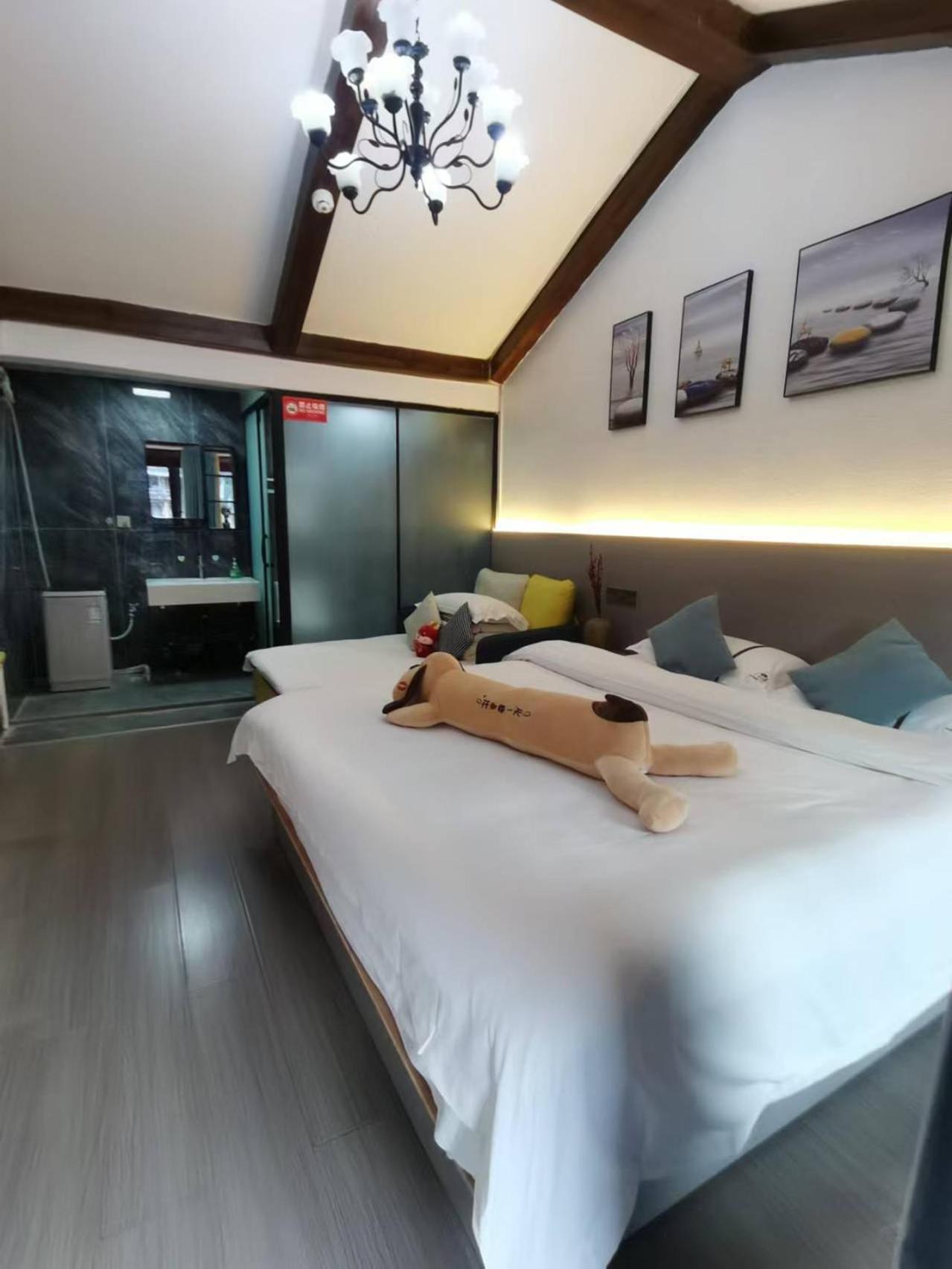 Fenghuang Ancient Town Lazy Cat Riverside Inn