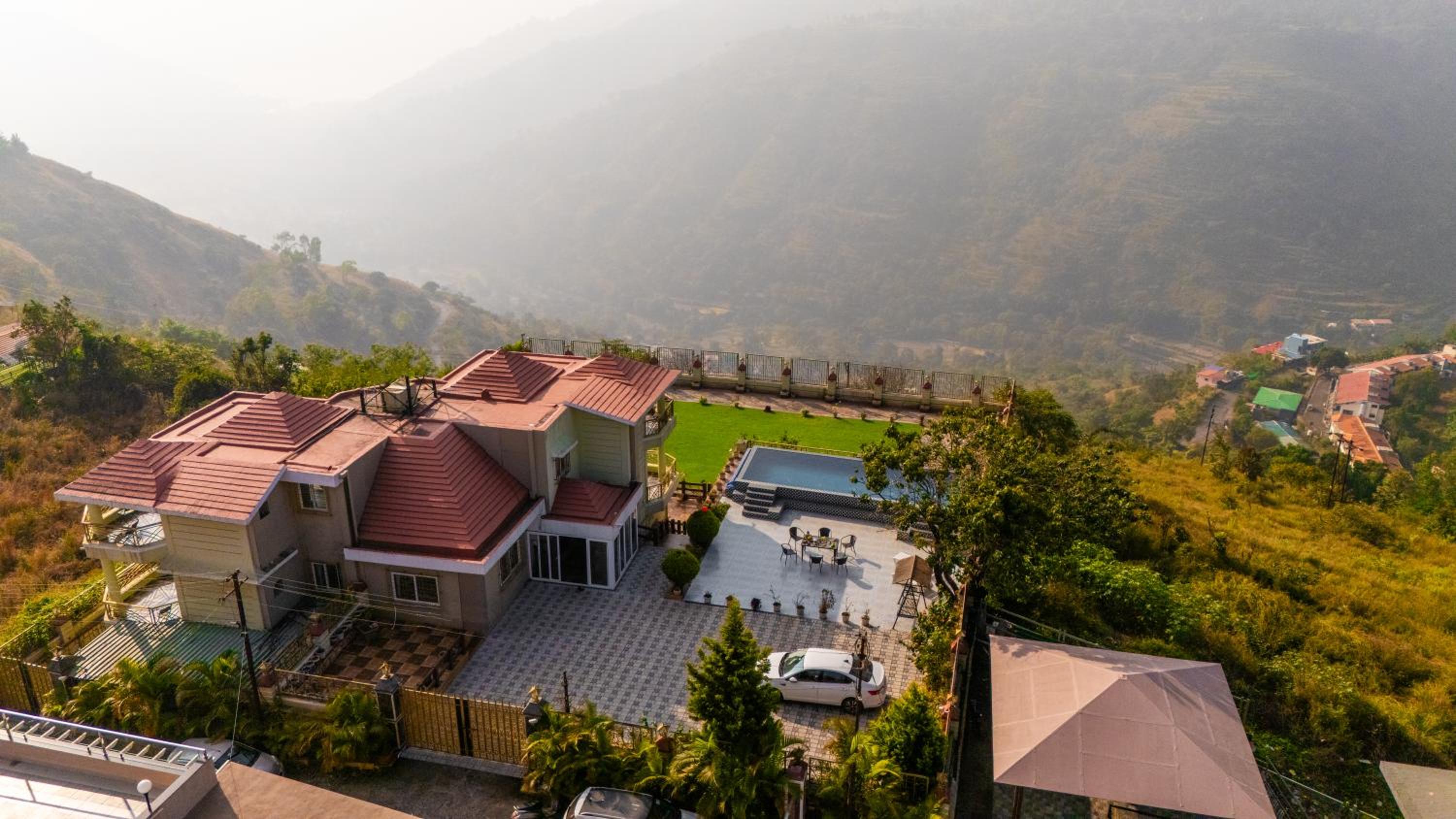 The Edge Villa by Hillstaytion view 2