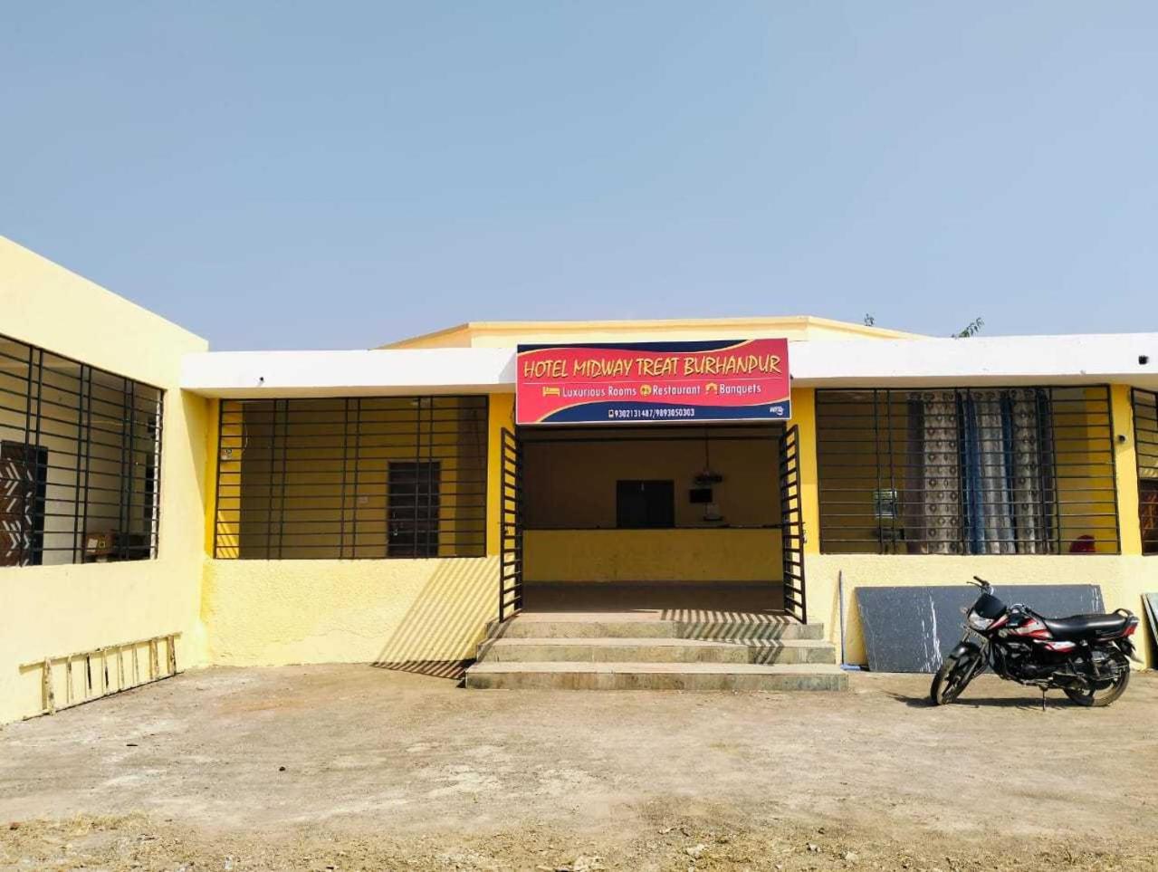 Hotel O Midwaytreat Burhanpur
