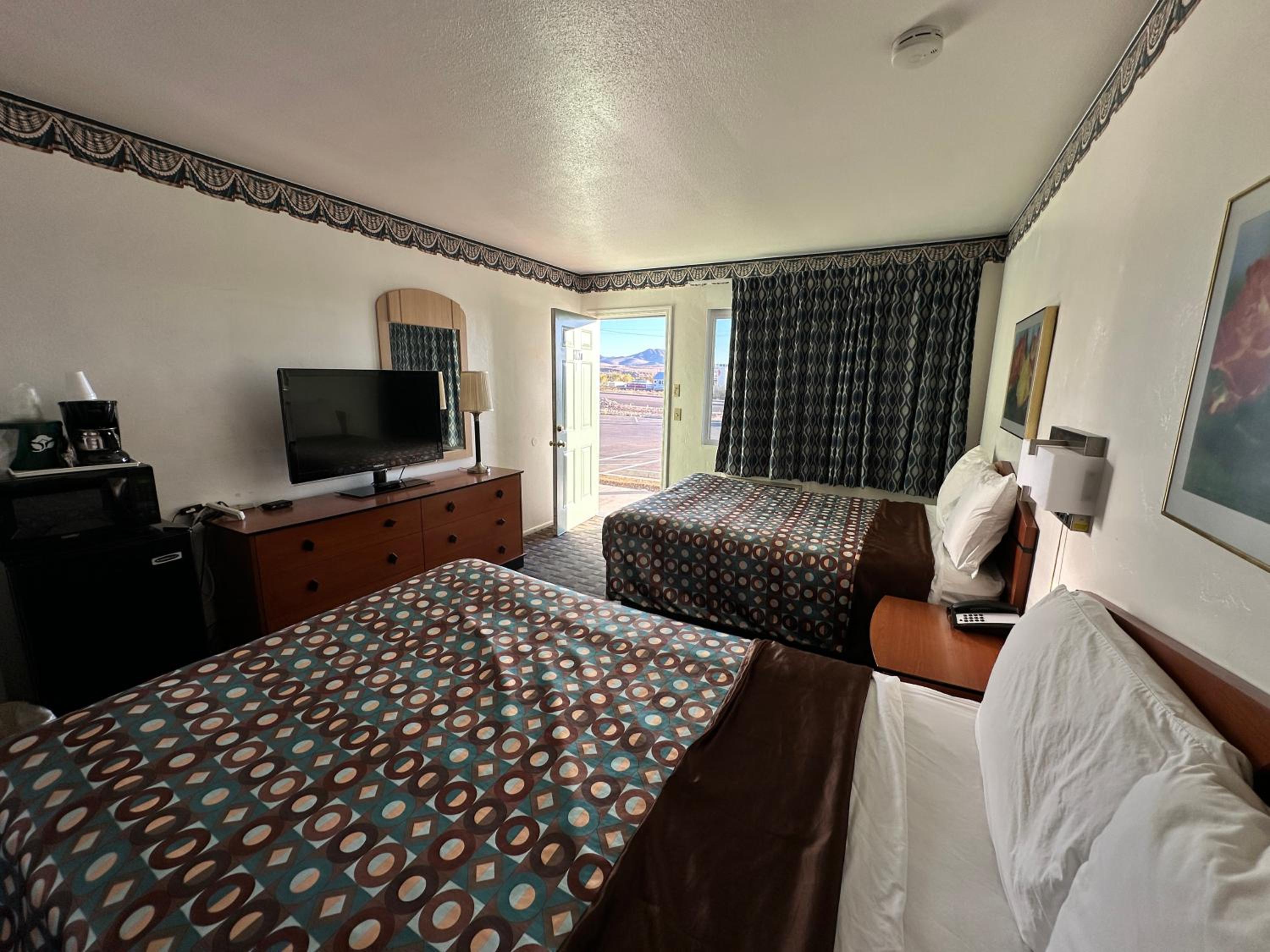 Kingman Vacations - Ramblin Rose Motel - Property Image 3