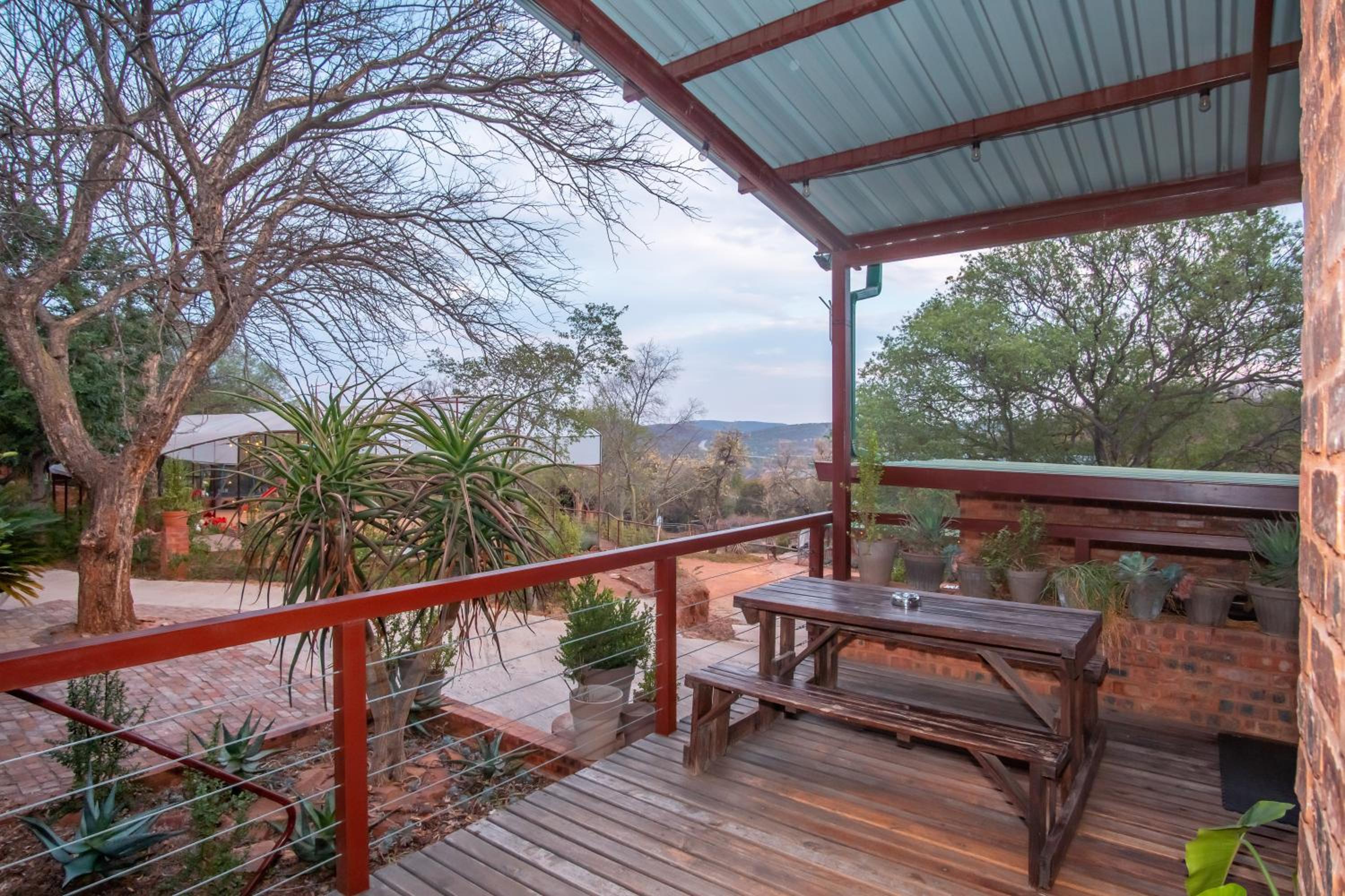 Bushbaby Cottage with Tickle Tub in Hartbeespoort view 4