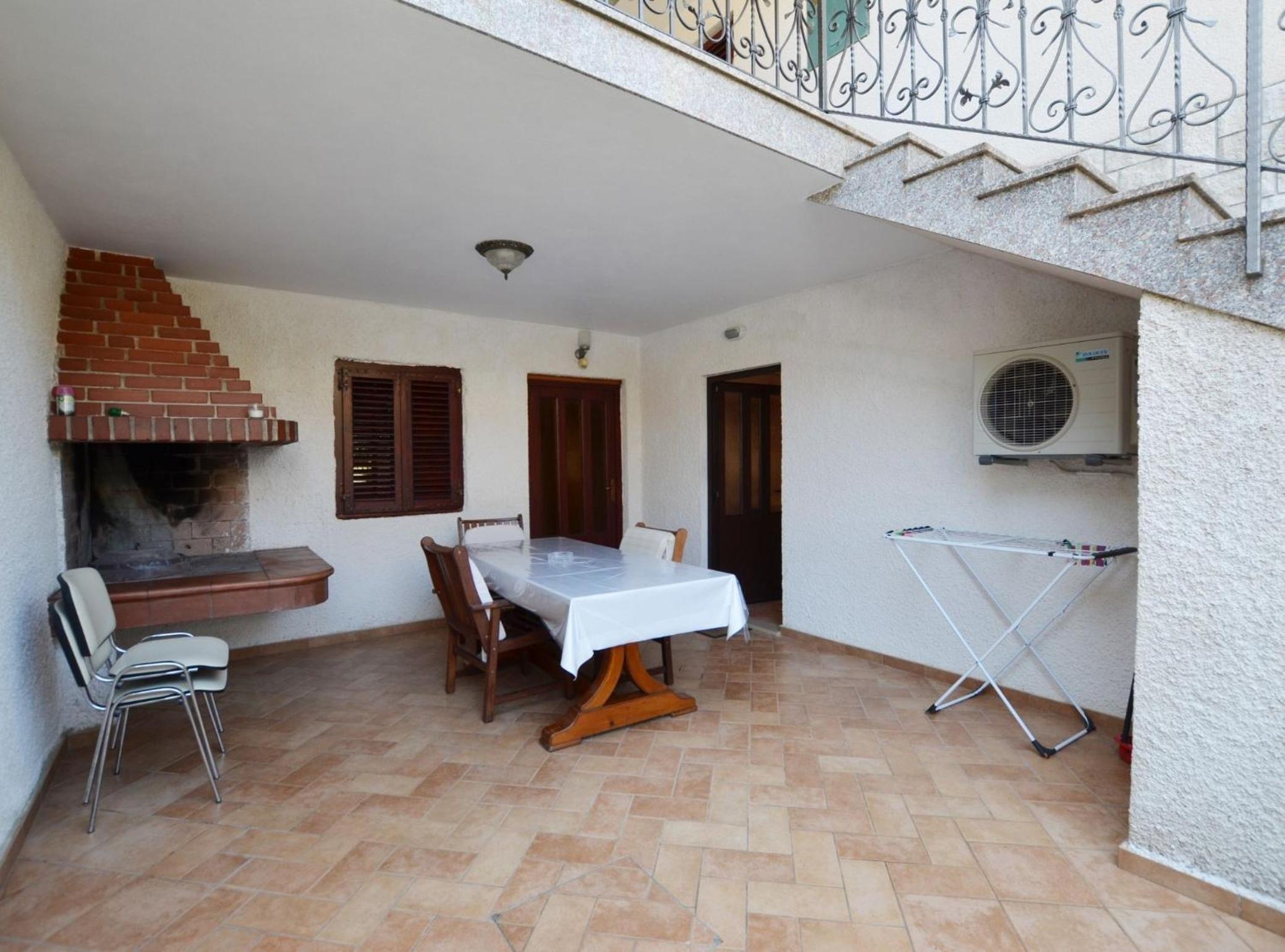Sleek and Serene Flat and Rooms view 3
