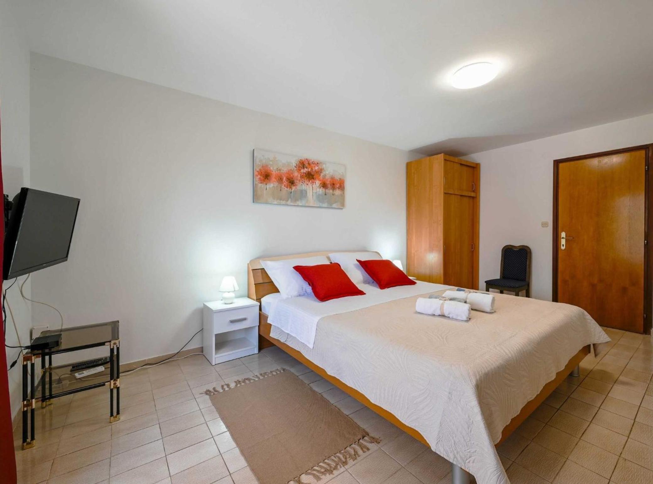 Calm and Stylish Rooms with Balcony view 4