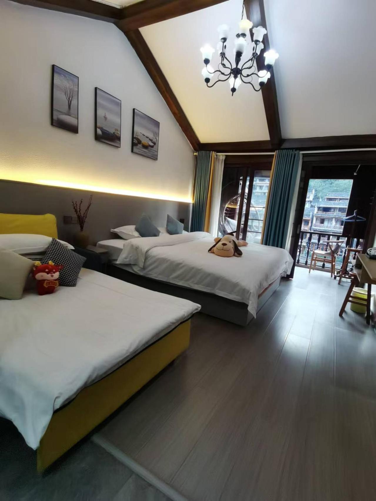 Fenghuang Ancient Town Lazy Cat Riverside Inn
