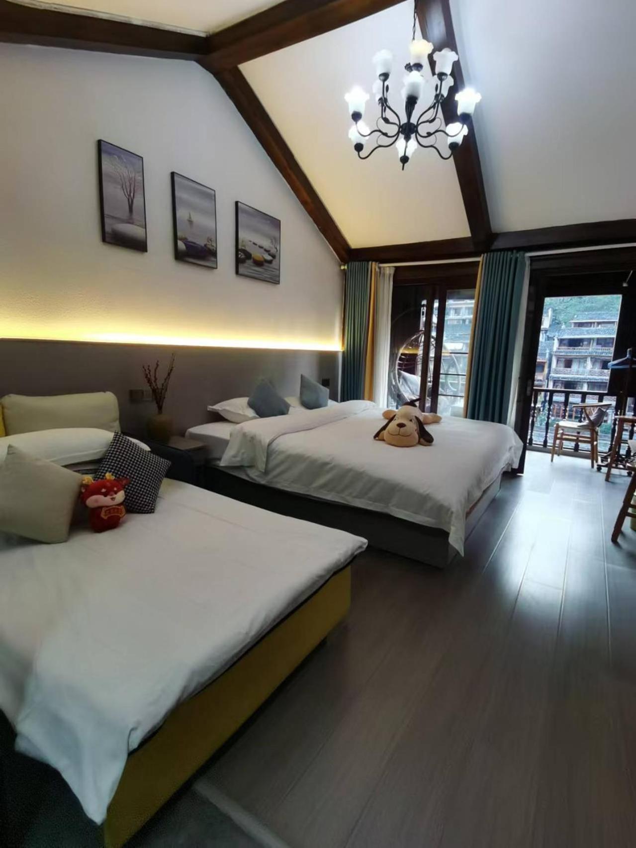 Fenghuang Ancient Town Lazy Cat Riverside Inn