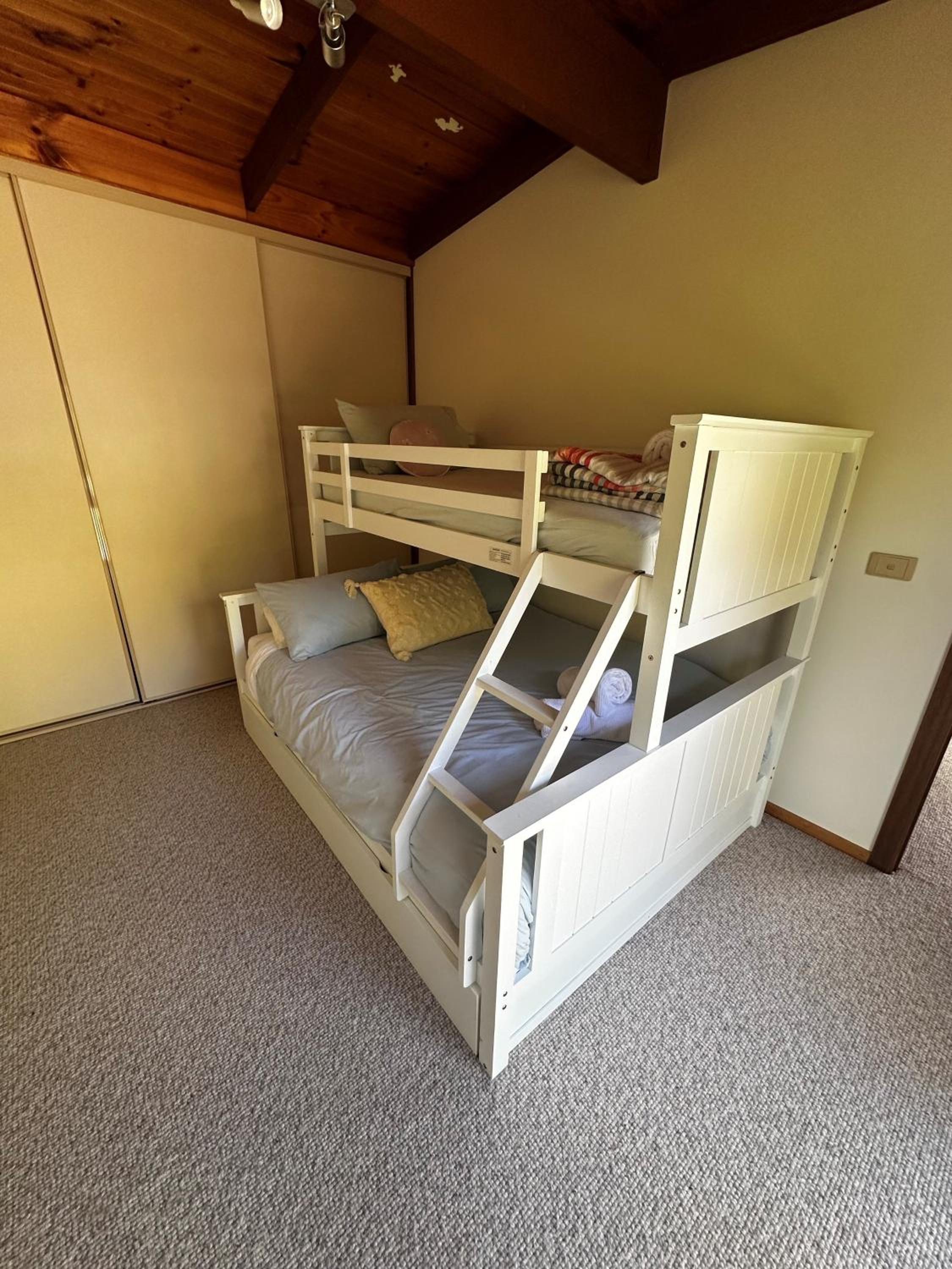Beachside Weekender Retreat with Spa sleeps 11-13