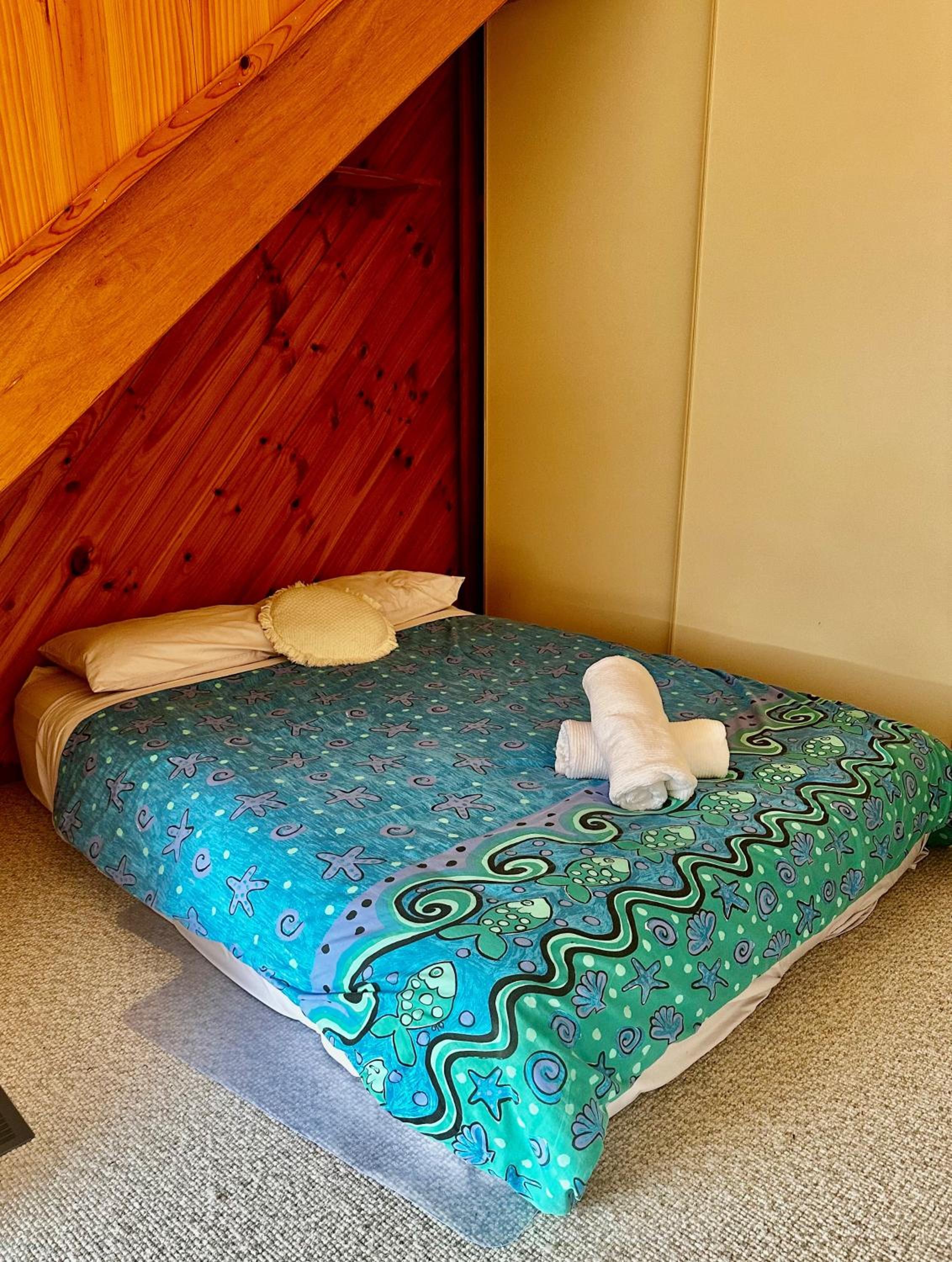 Beachside Weekender Retreat with Spa sleeps 11-13