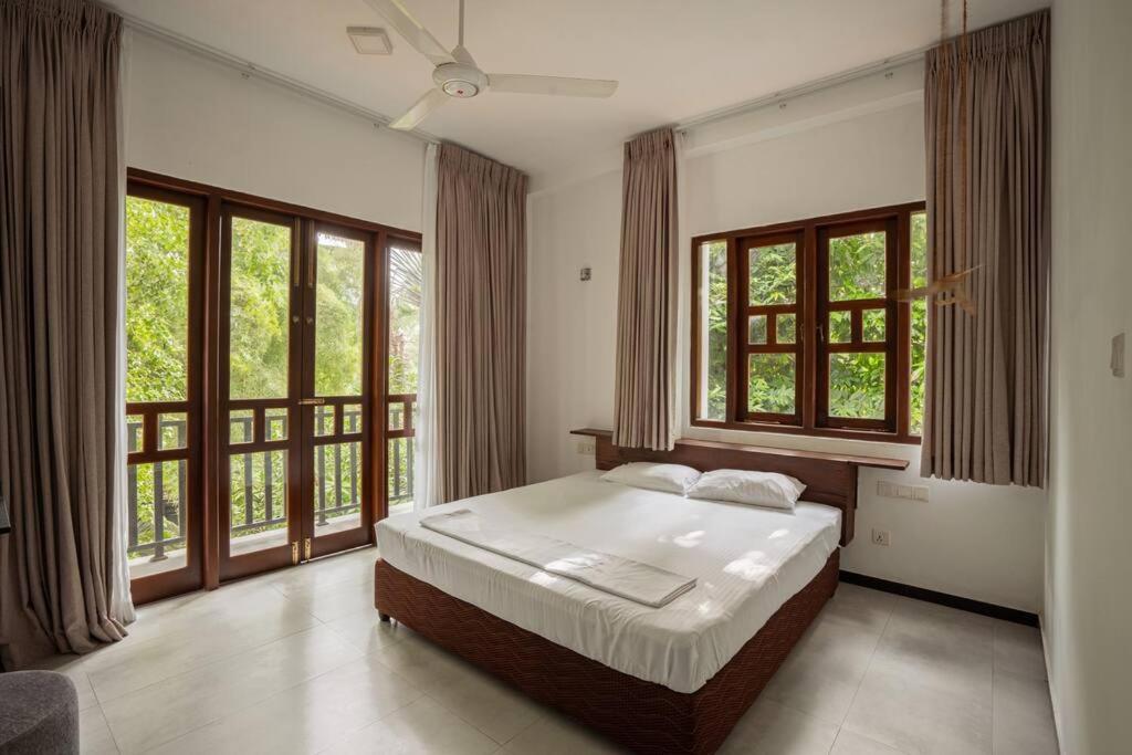 6-Bedroom Villa for 15 Guests in Talpe