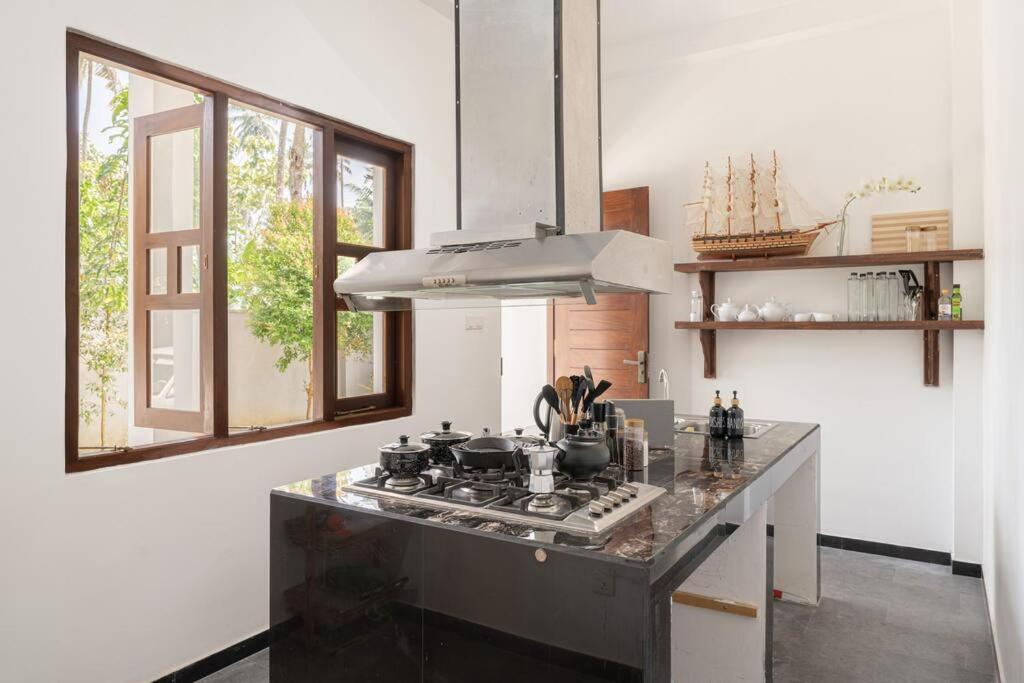 6-Bedroom Villa for 15 Guests in Talpe