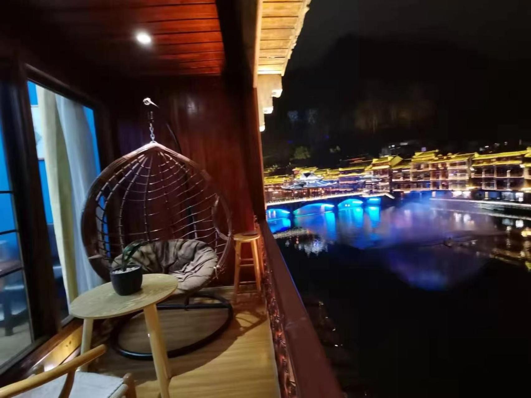 Fenghuang Ancient Town Lazy Cat Riverside Inn