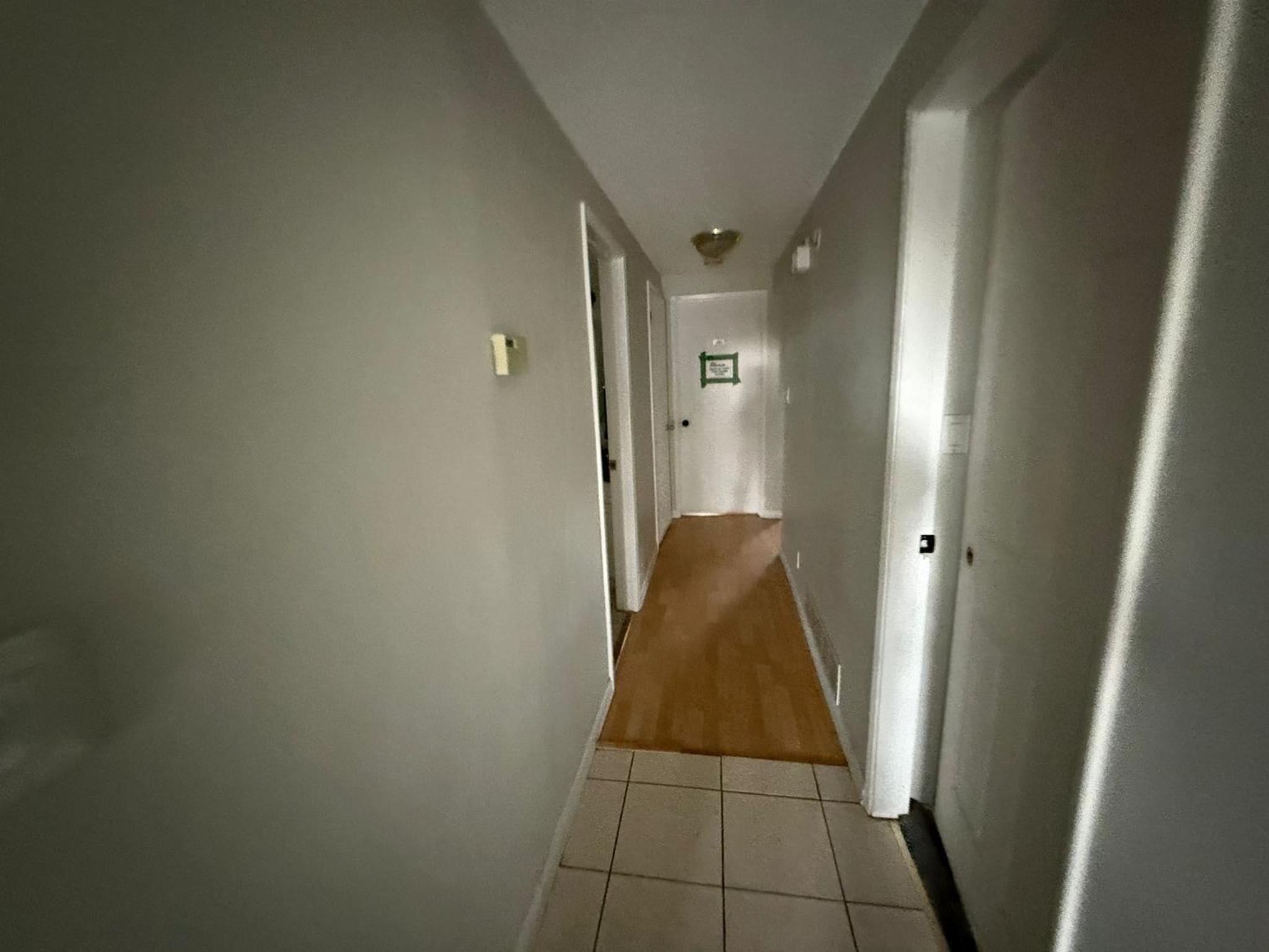 Deluxe Cozy Private Queen Room Central Surrey