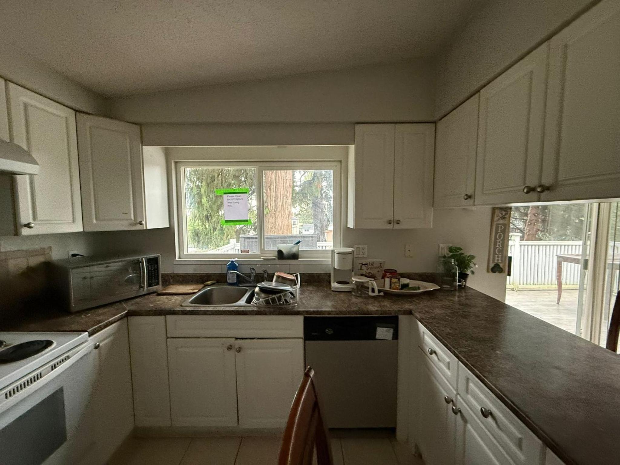 Deluxe Cozy Private Queen Room Central Surrey