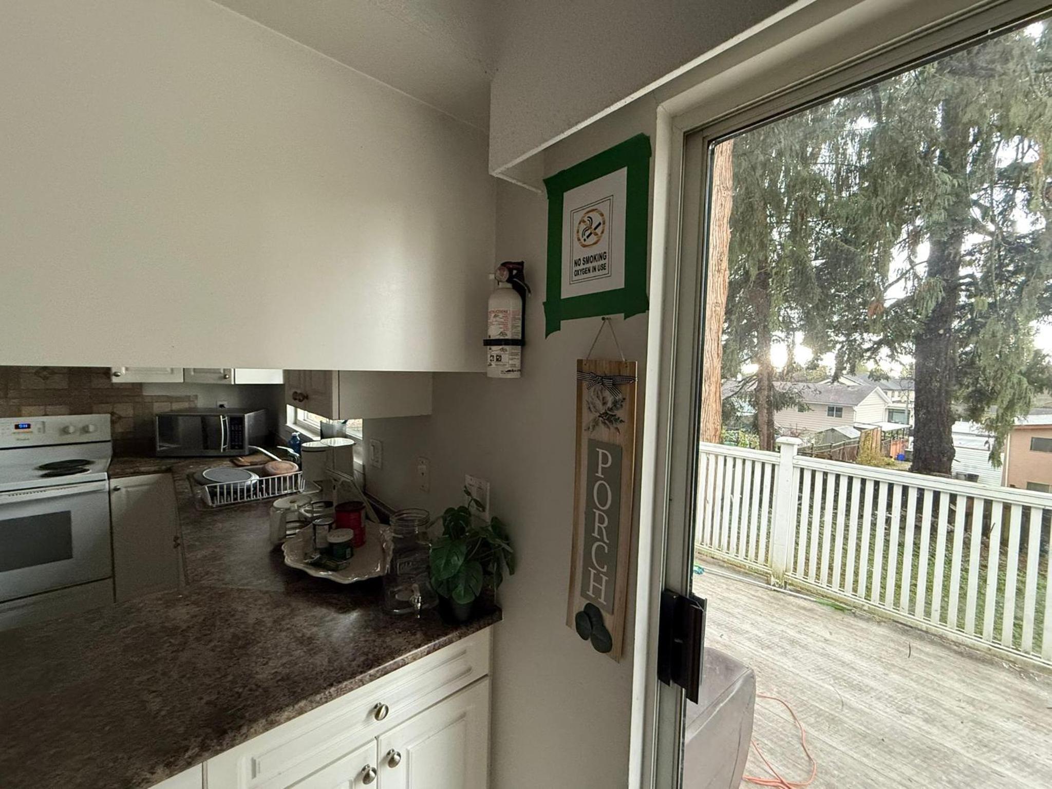 Deluxe Cozy Private Queen Room Central Surrey