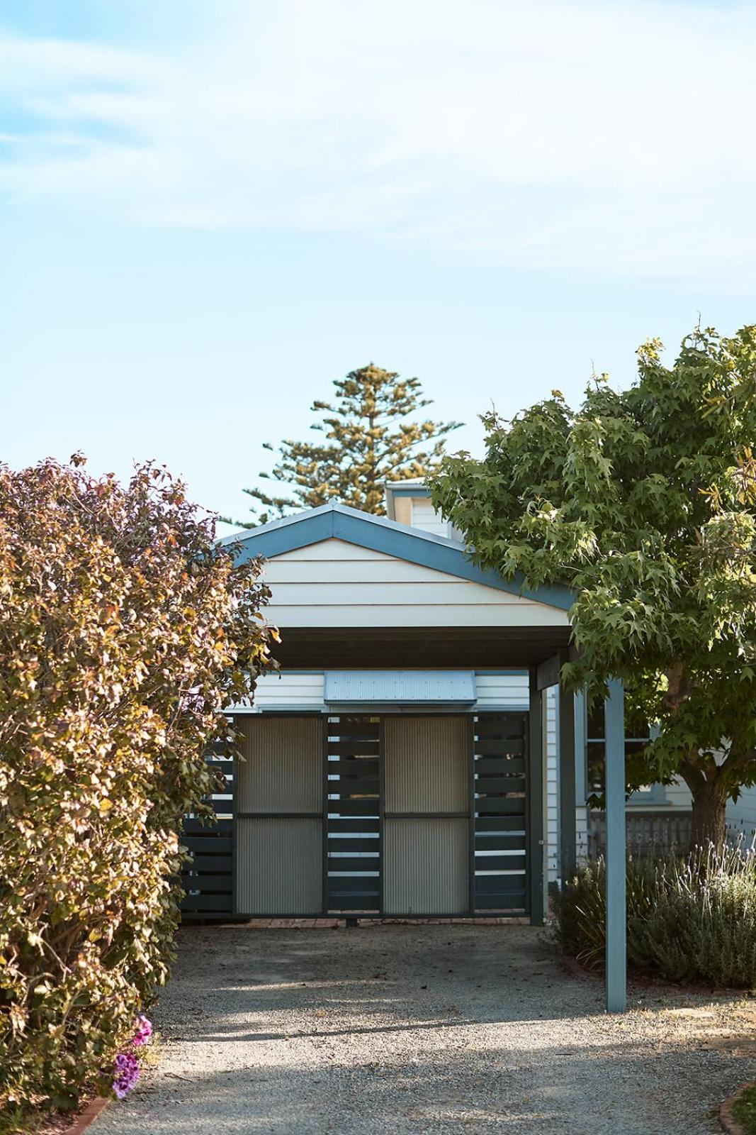 Tyntynder Coastal Beach House with Panoramic Views and Stunning Sunsets