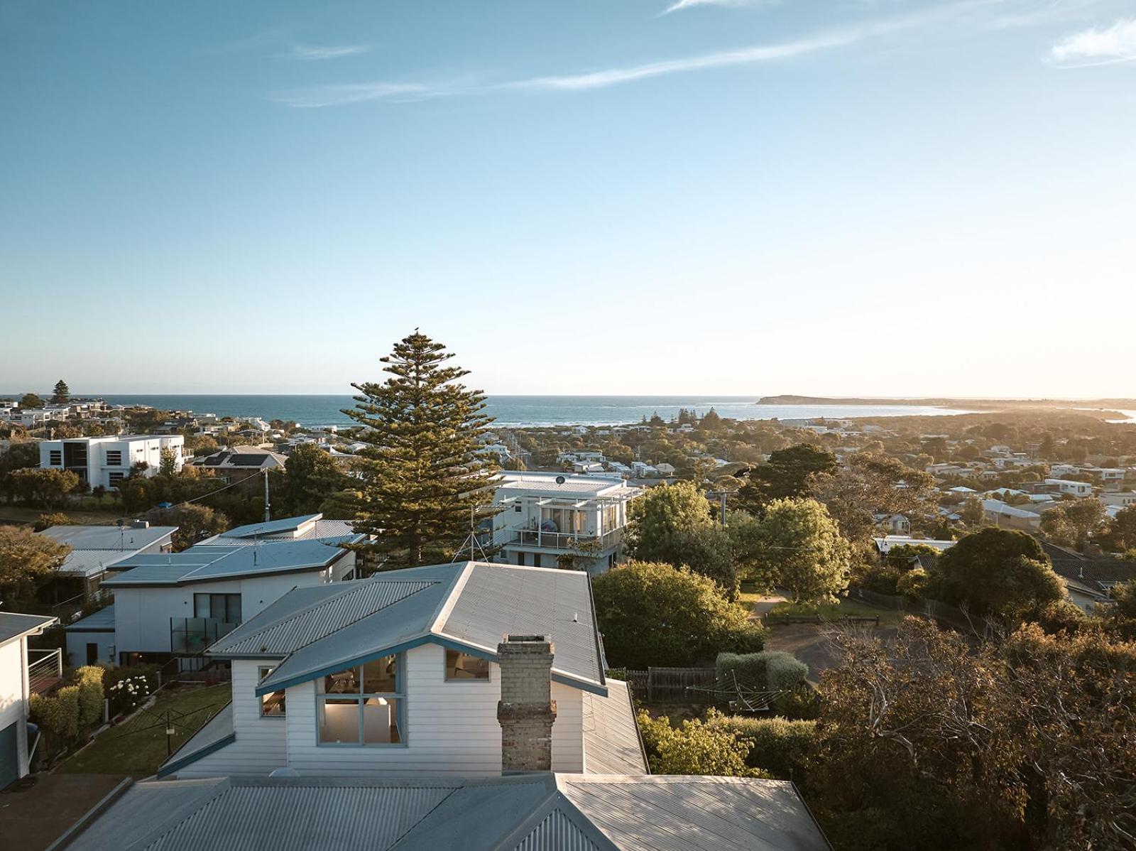 Tyntynder Coastal Beach House with Panoramic Views and Stunning Sunsets