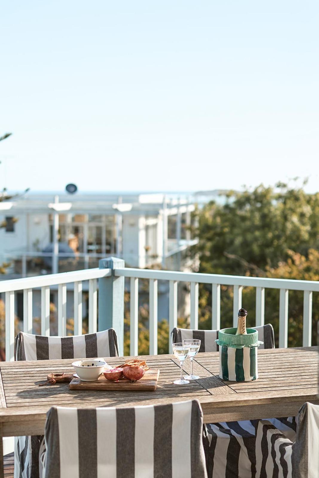 Tyntynder Coastal Beach House with Panoramic Views and Stunning Sunsets