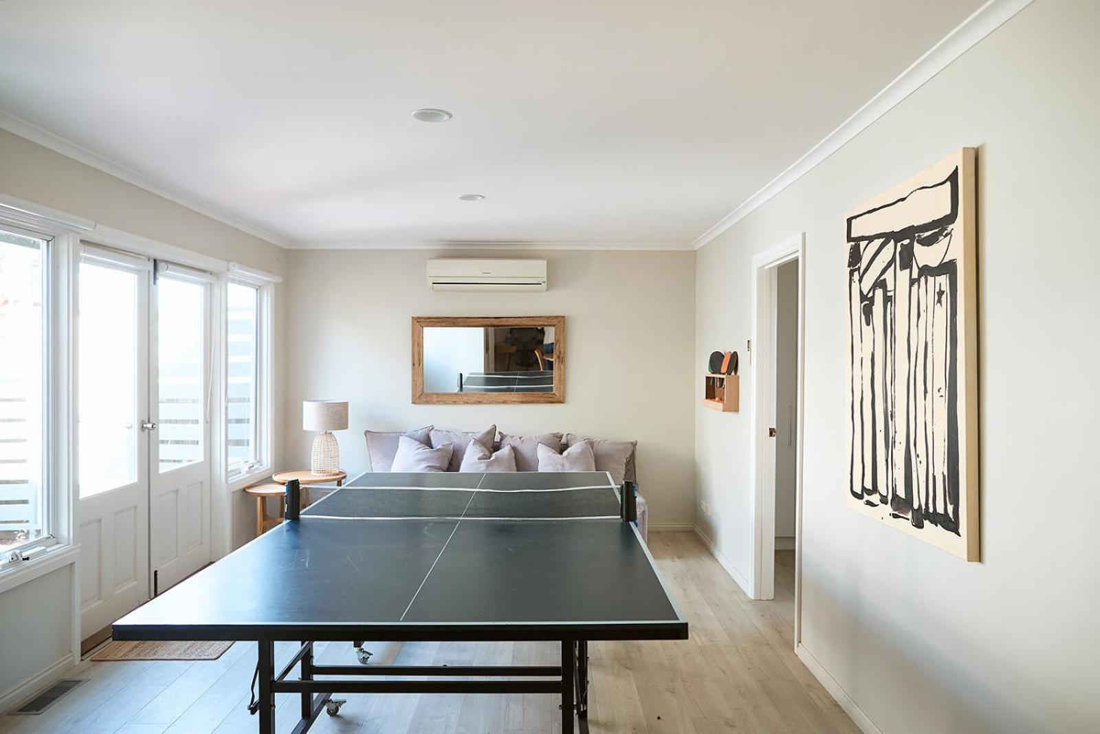 Tyntynder Coastal Beach House with Panoramic Views and Stunning Sunsets
