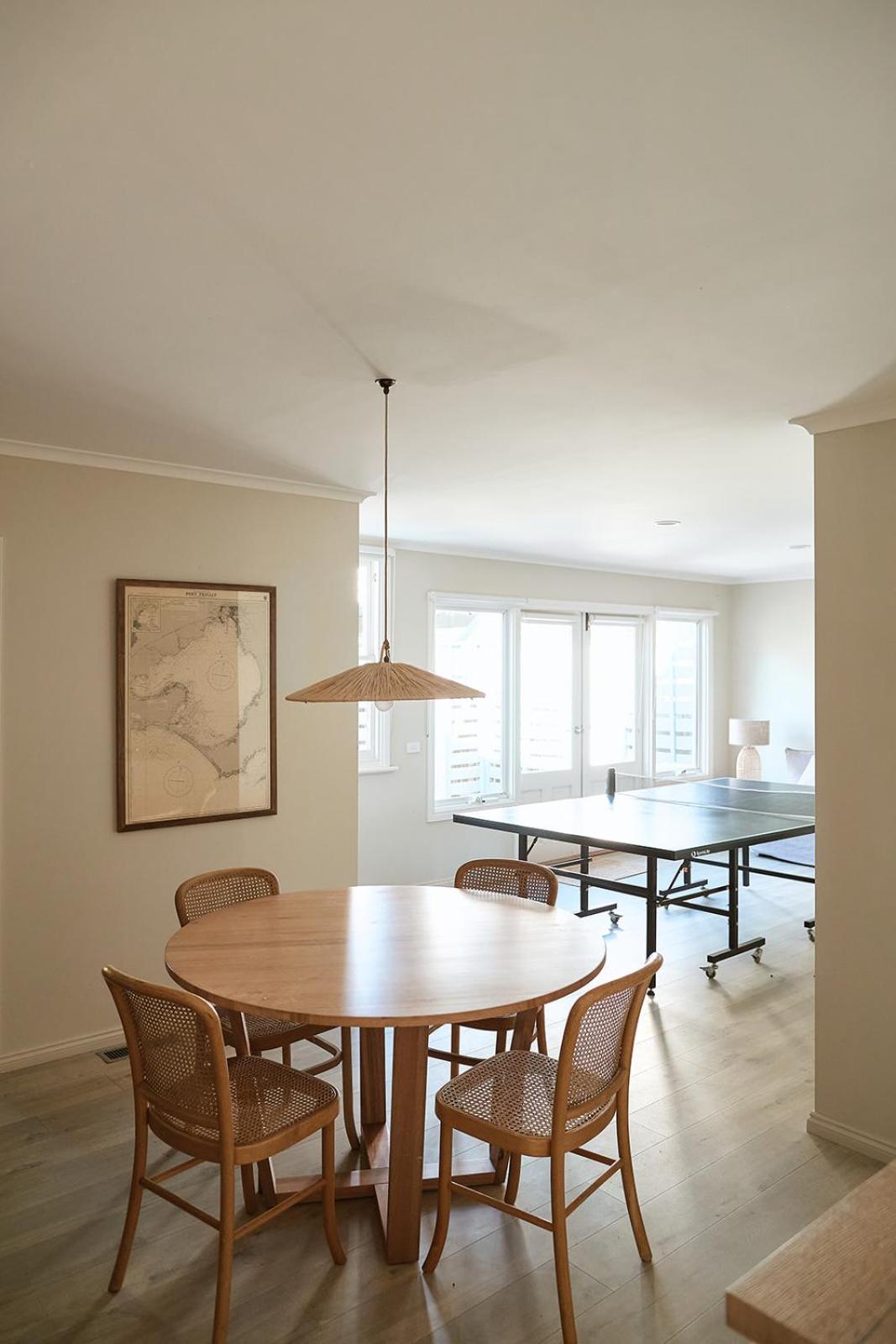 Tyntynder Coastal Beach House with Panoramic Views and Stunning Sunsets