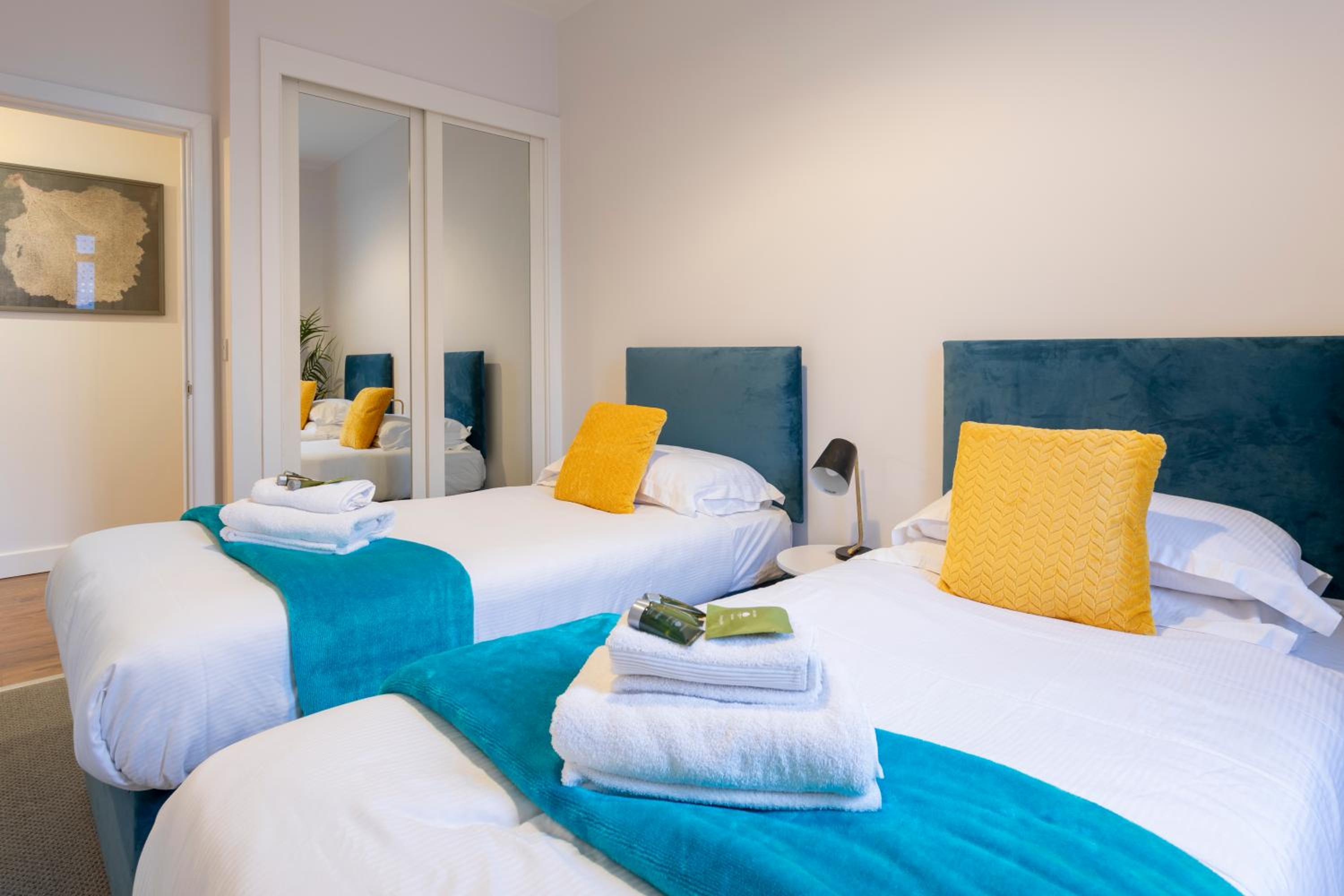 Modern 2- Bedroom Apartment in Central Redhill! view 4