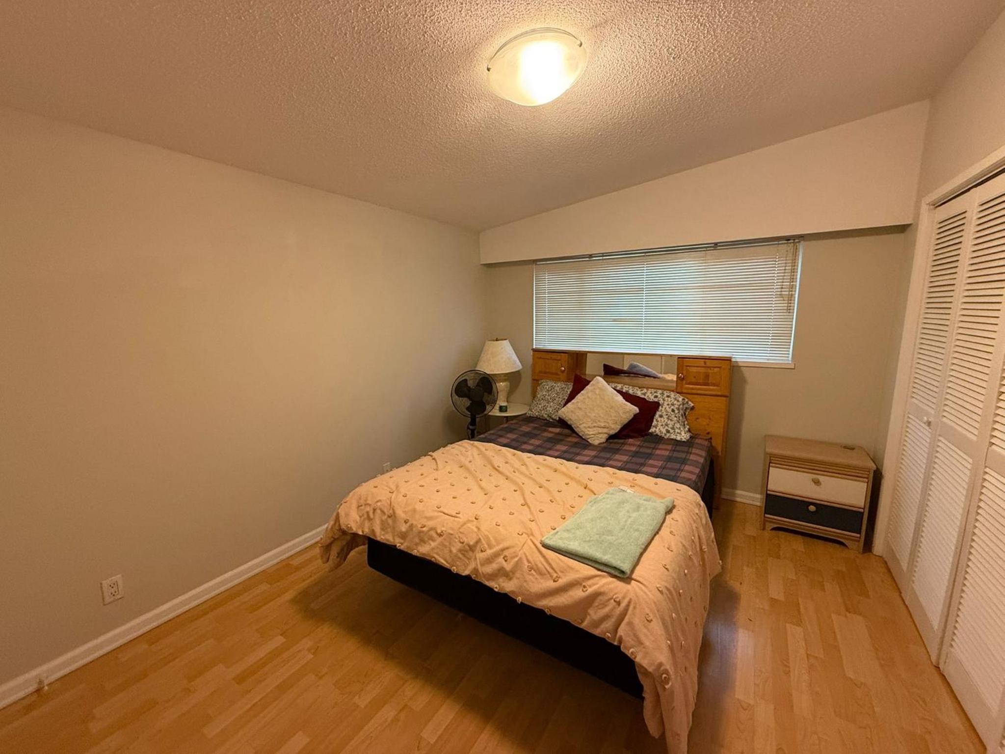 Deluxe king Room, private wash Surrey central