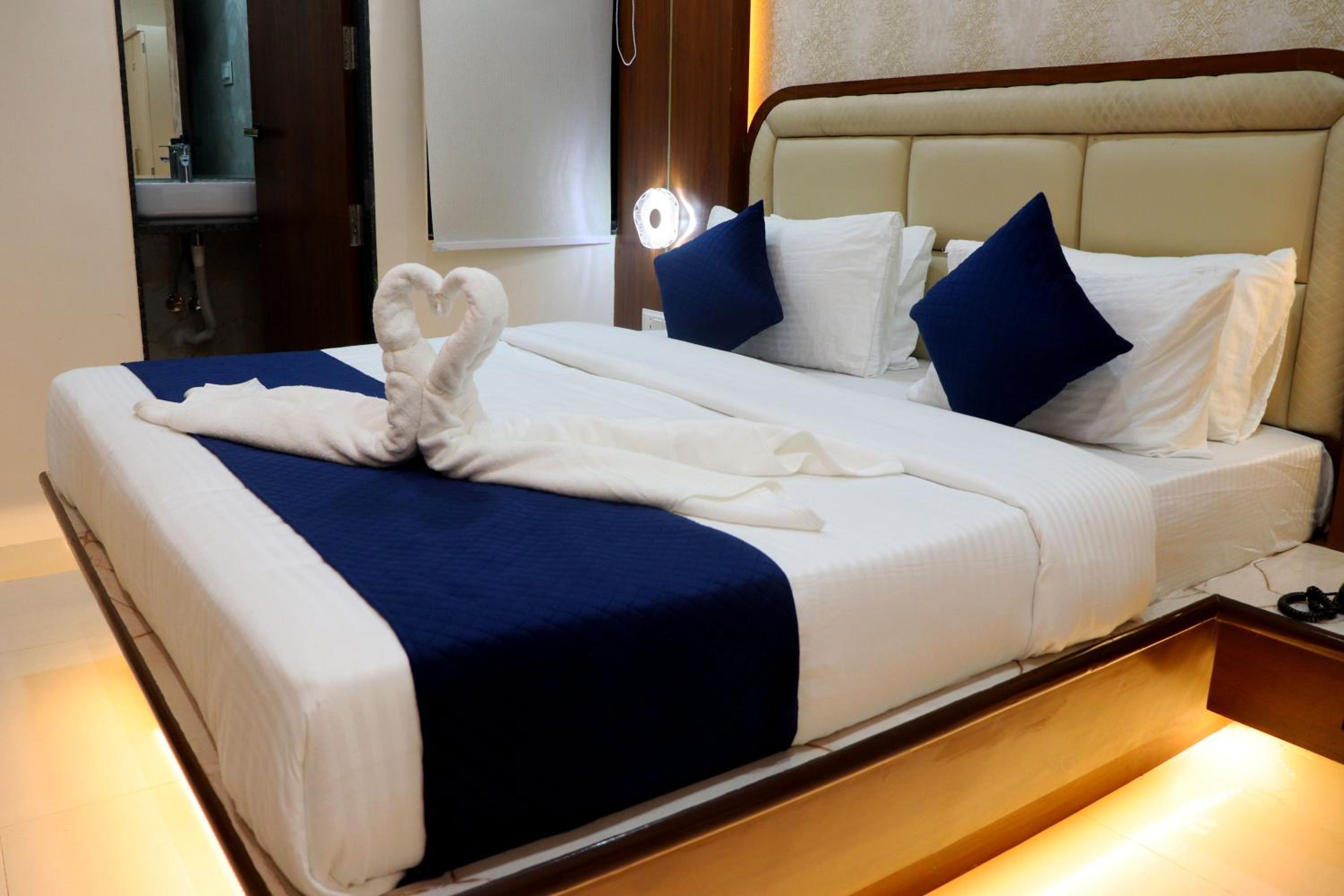 Hotel Pravasa Stay, Dewas Naka