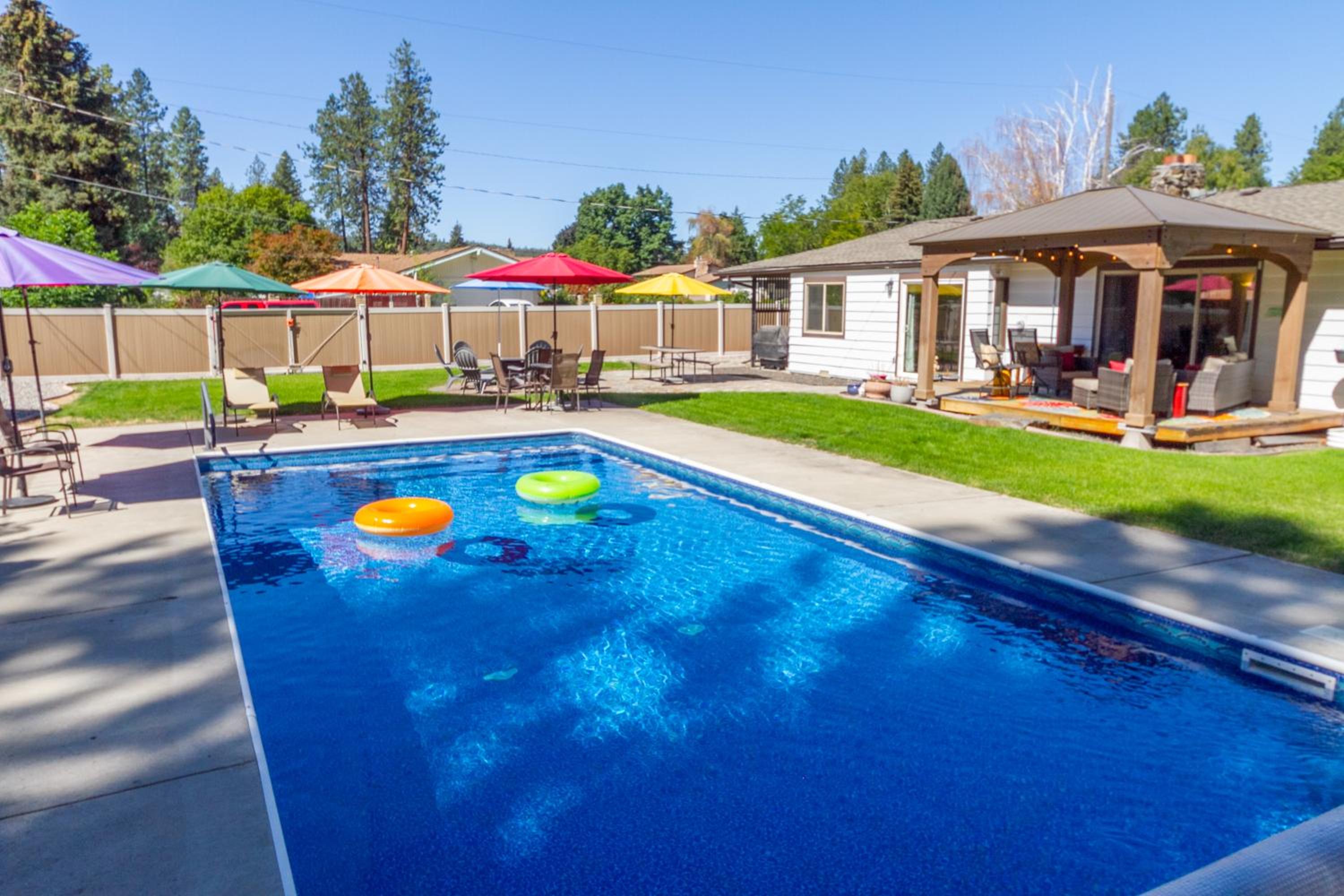 Charming 3 Bed 2 and a half Bath Family Oasis - Pool BBQ Fire Pit view 5