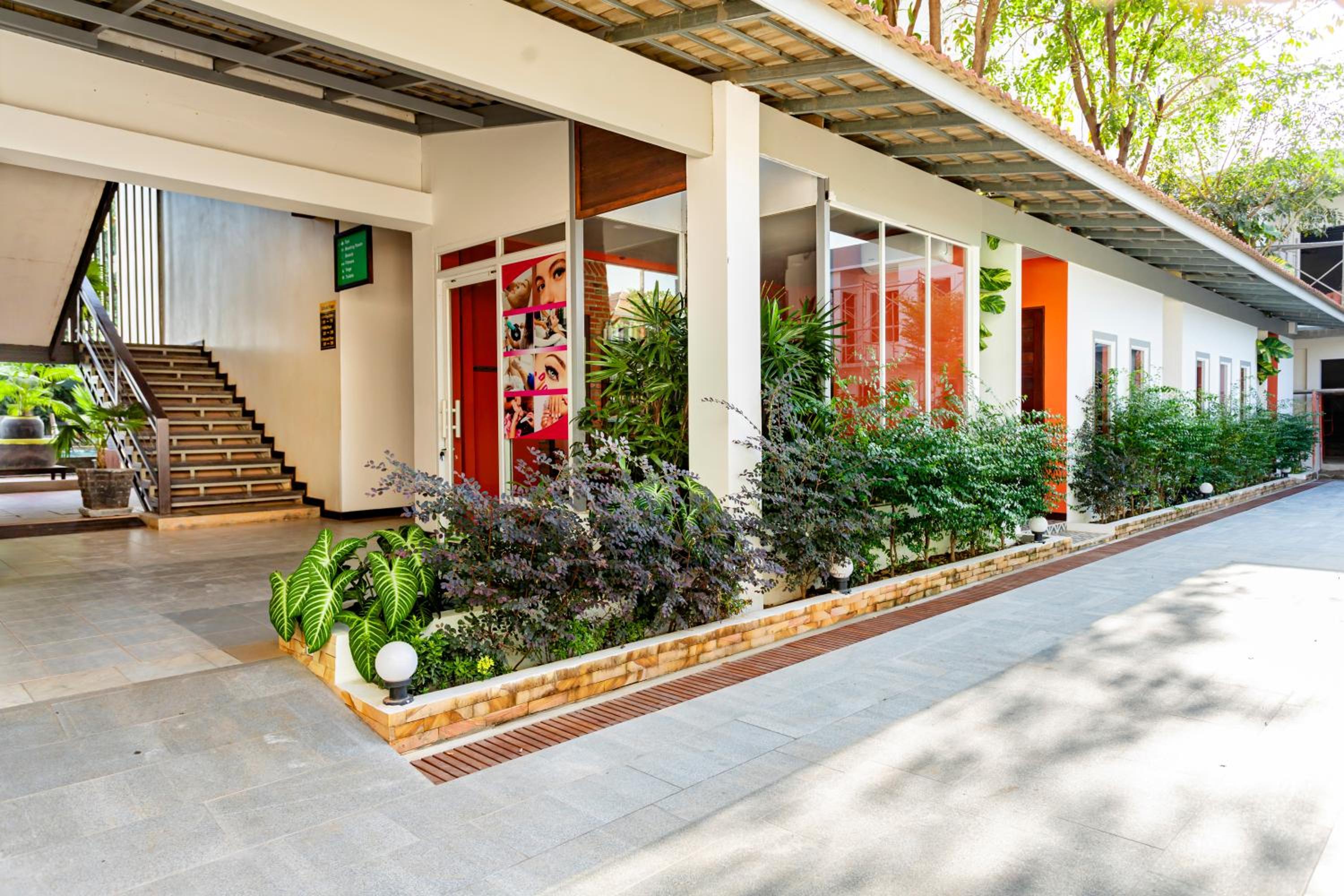 Apartment Green Amazon view 4