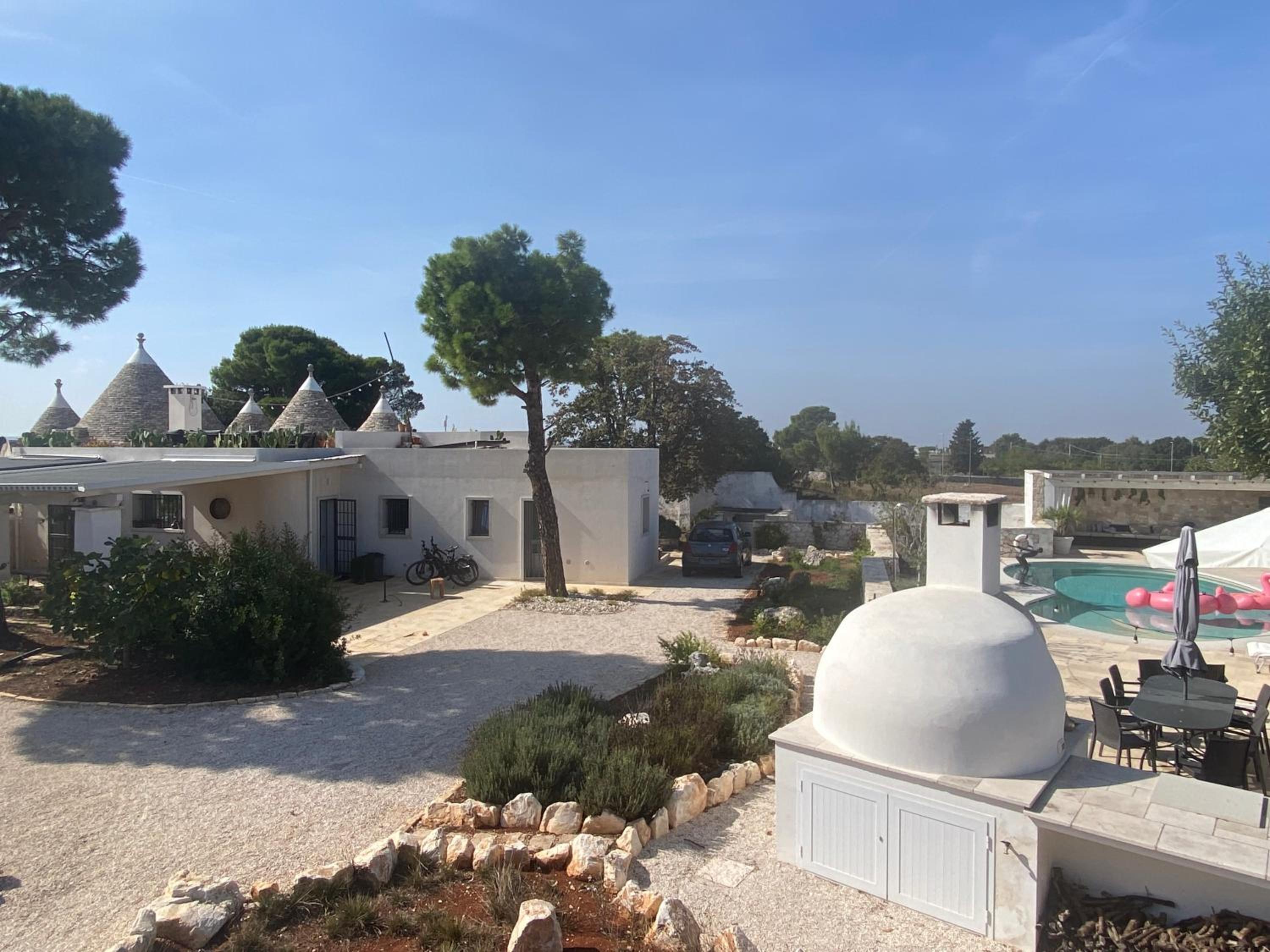 Trulli Clematis with Pool view 5