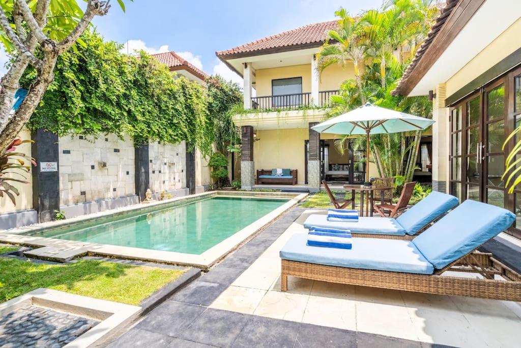 Cometa Prime 3BR Private Pool Luxury Villa Seminyak