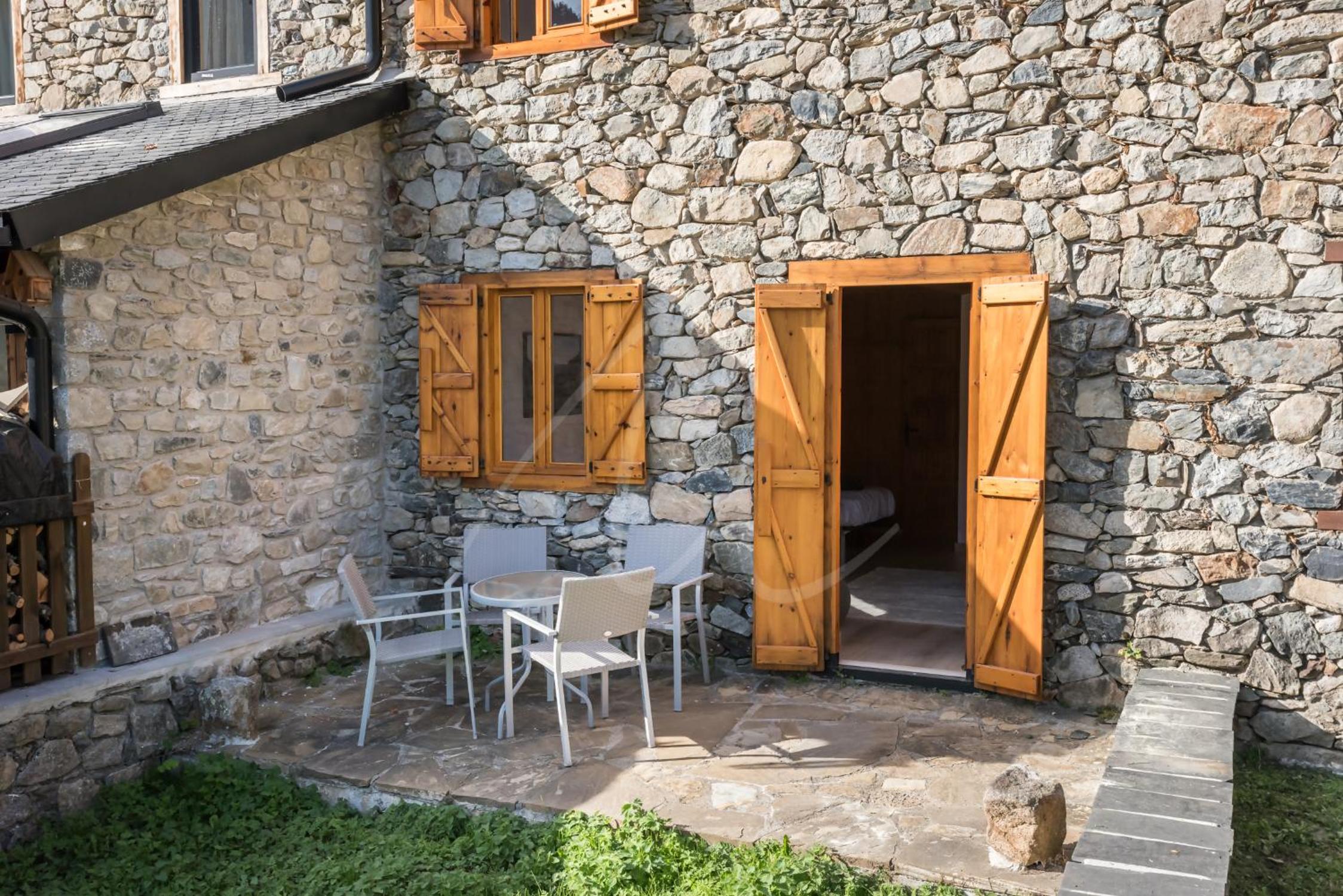 Casa Unhòla by SeaMount Rentals