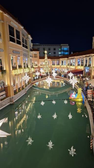 Luxury Bohemian Suite Venice Canal Mall & BGC Views view 5