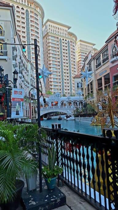 Luxury Bohemian Suite Venice Canal Mall & BGC Views view 4