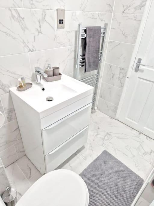 Exclusive 2Bedroom Flat in Battersea Sleeps 5