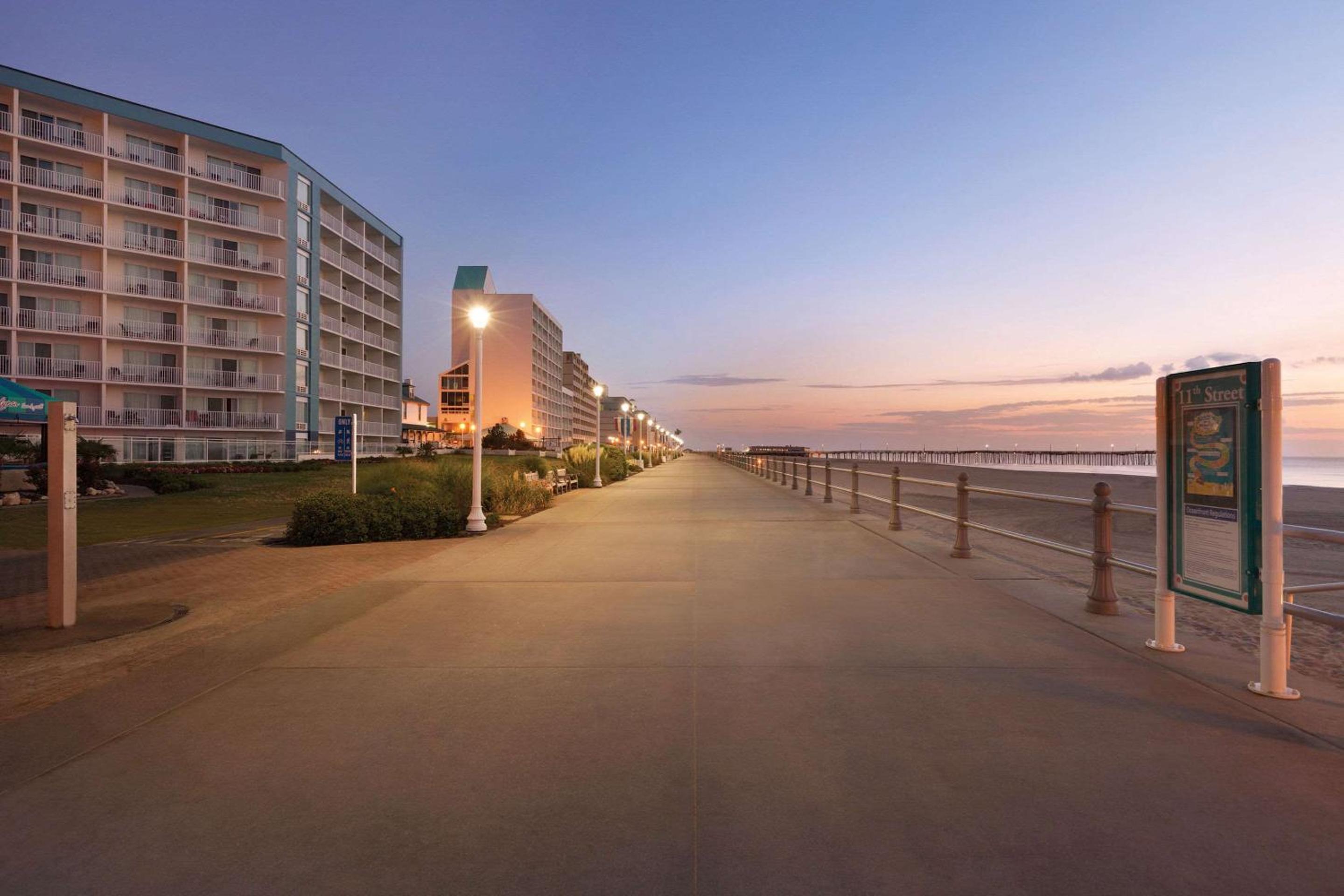 Hotel Surfbreak Virginia Beach Oceanfront, Ascend Hotel Collection - Image 1