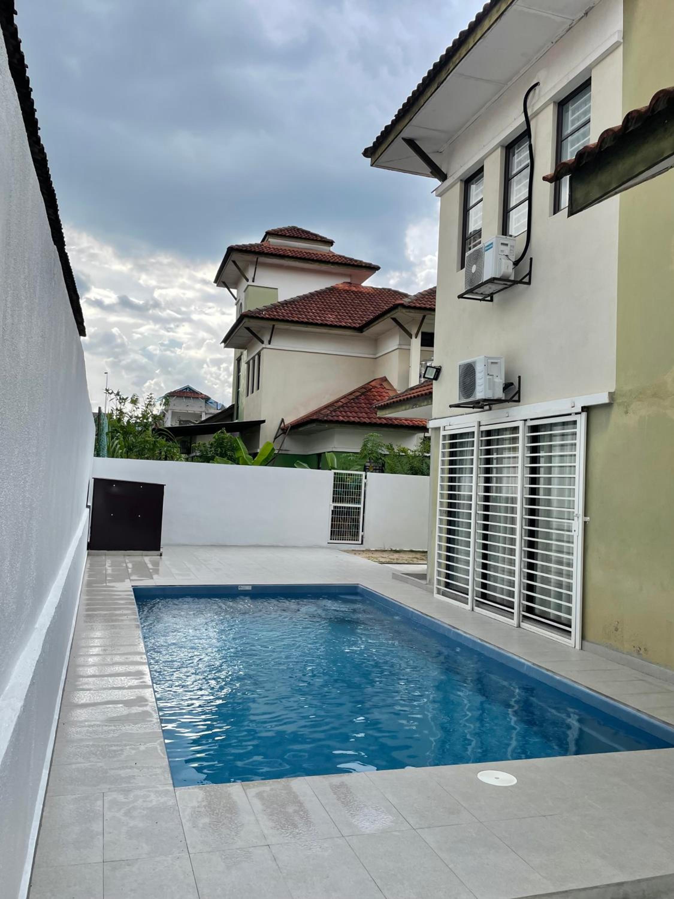 Yenni Astana, Bangi photo 1