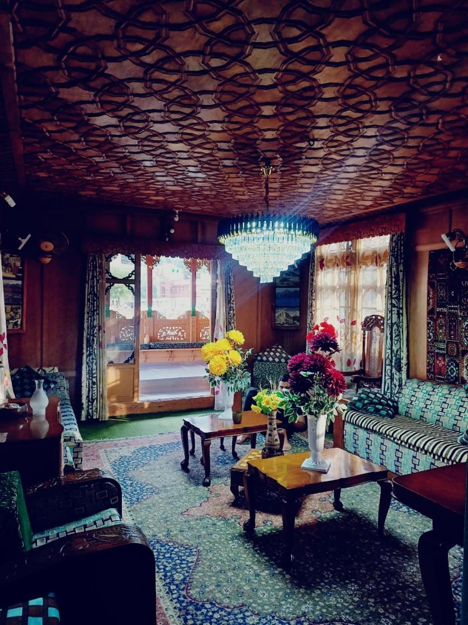 Houseboat badami