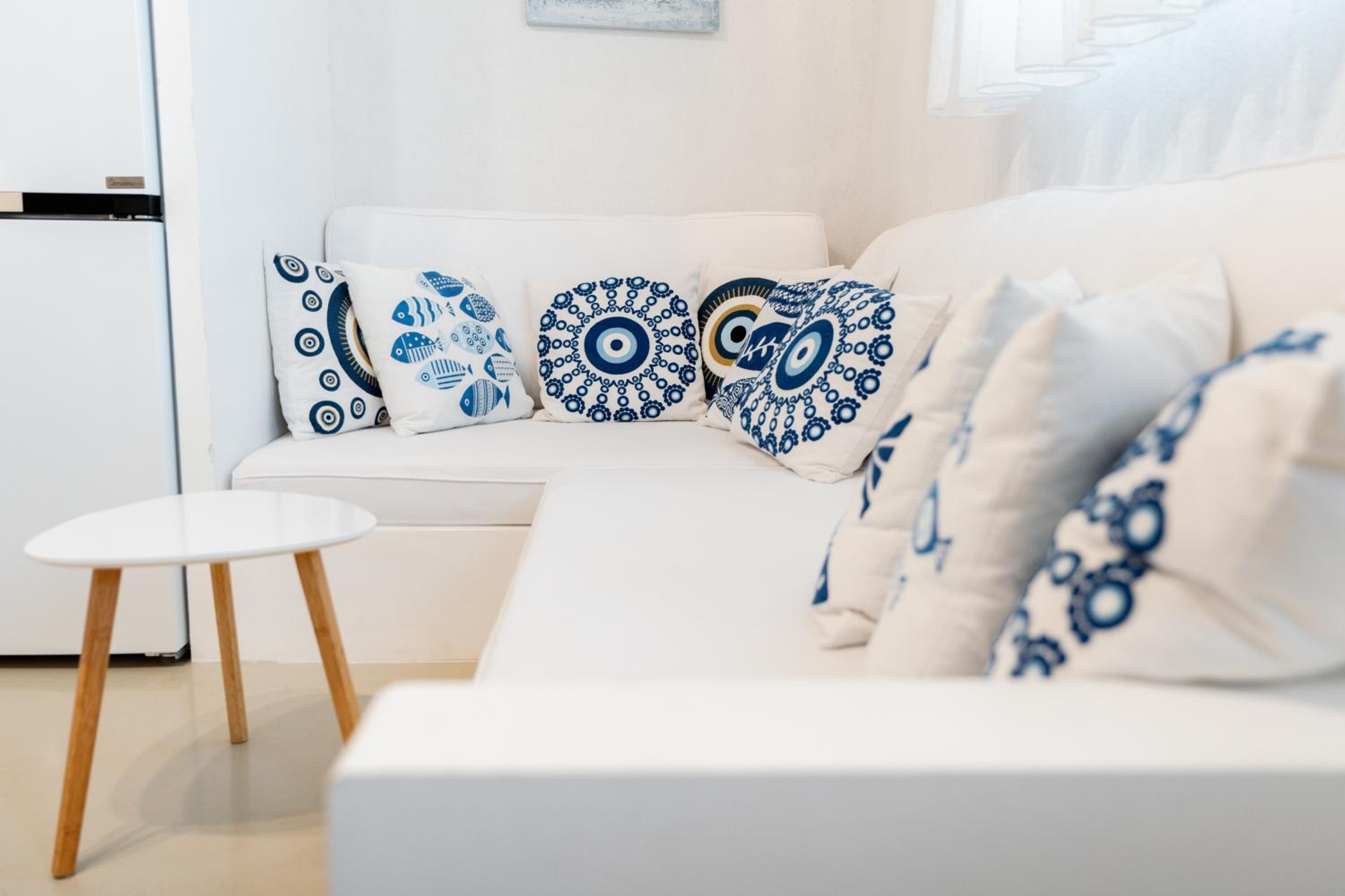 Cycladic home Aretinni view 5