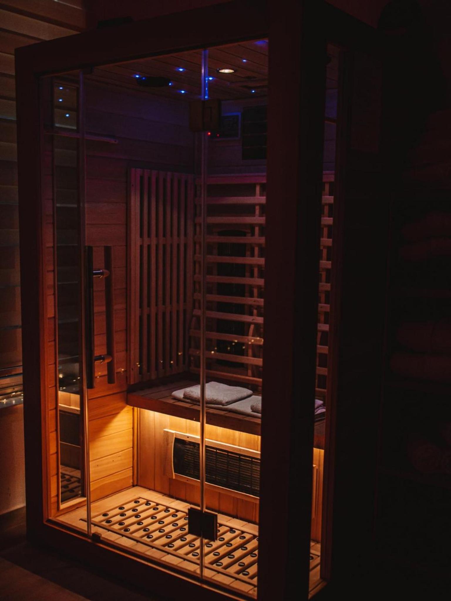 Villa Kamena with Pool, Jacuzzi & Sauna