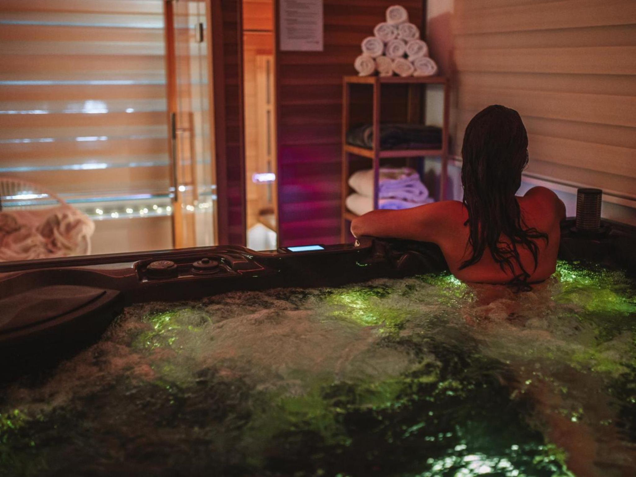 Villa Kamena with Pool, Jacuzzi & Sauna