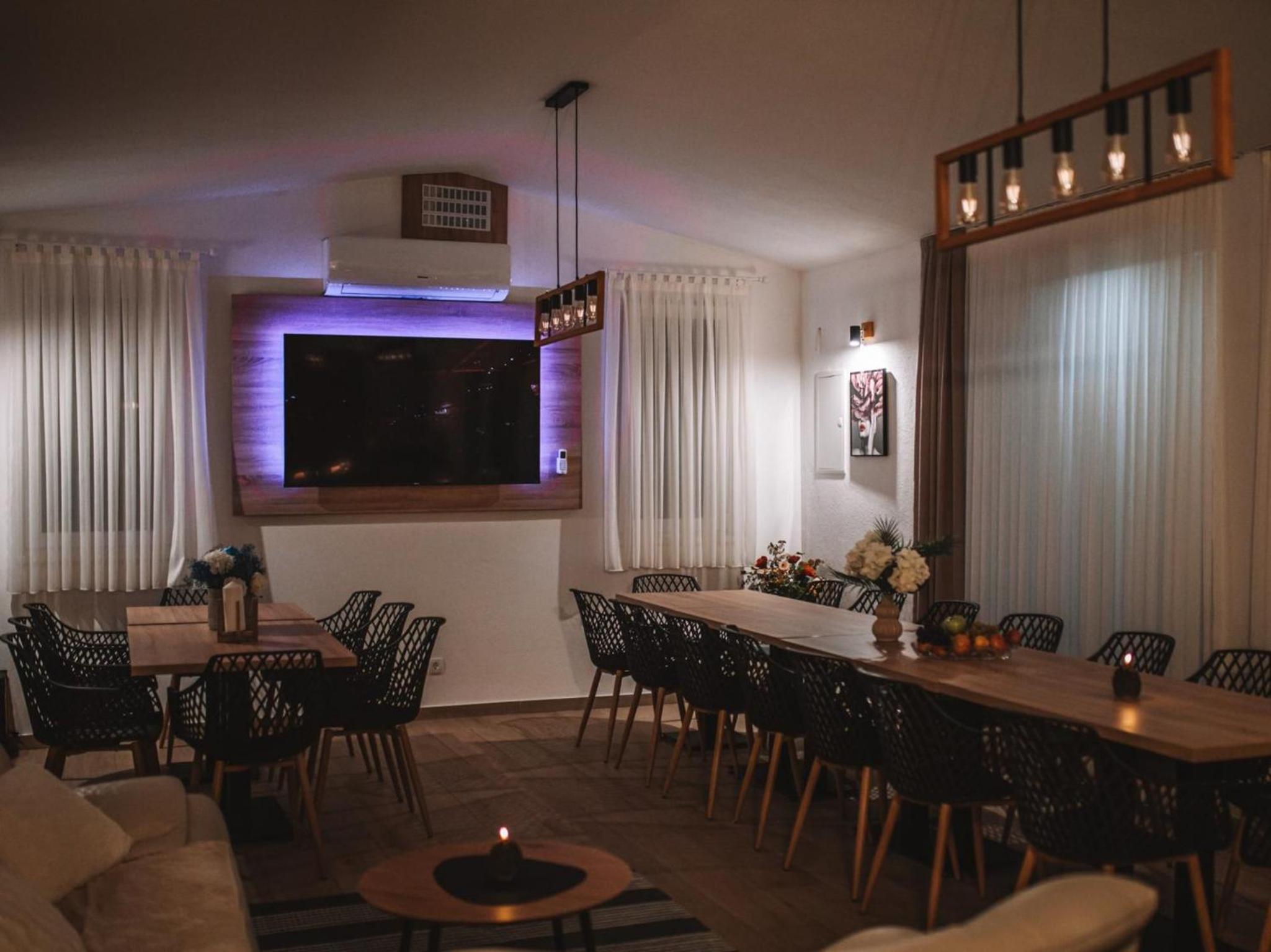 Villa Kamena with Pool, Jacuzzi & Sauna