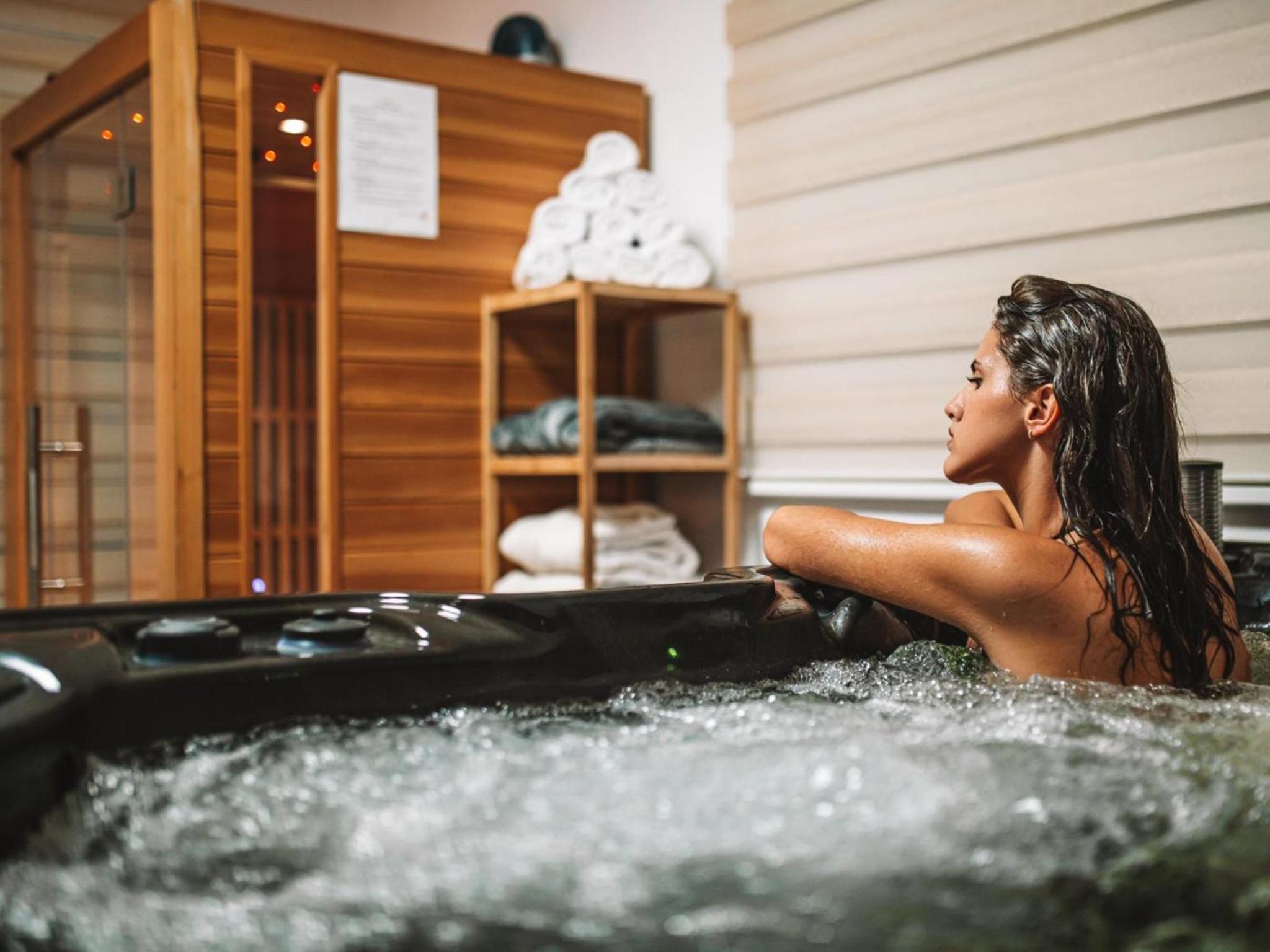 Villa Kamena with Pool, Jacuzzi & Sauna