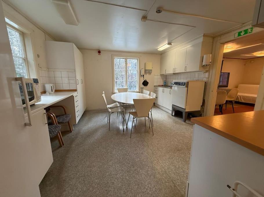 10-bedrooms House for Workers & Familys near Volvo view 4