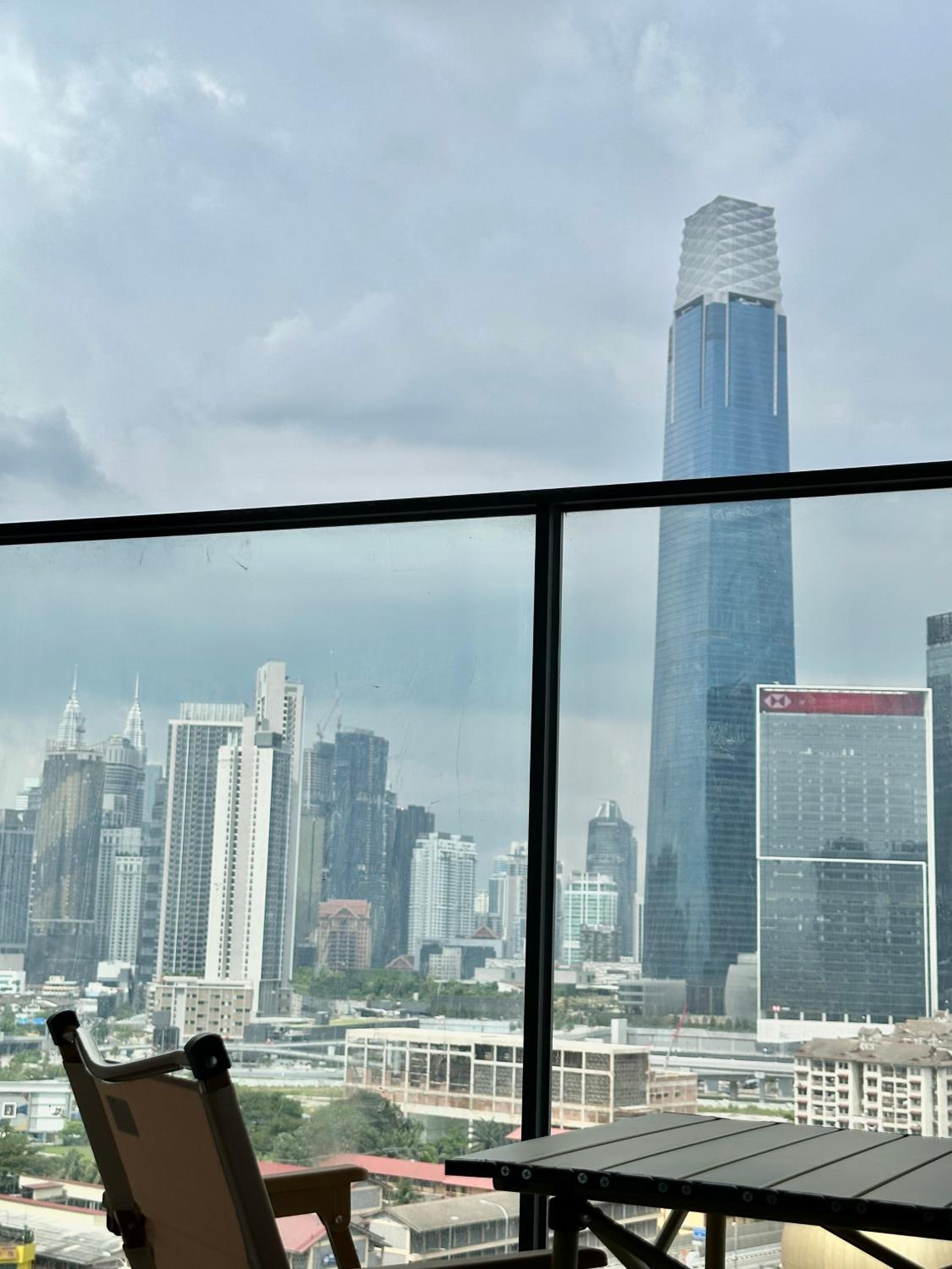 8 Pax Continew 2R2B Premium Amenities 10mins to KLCC TRX