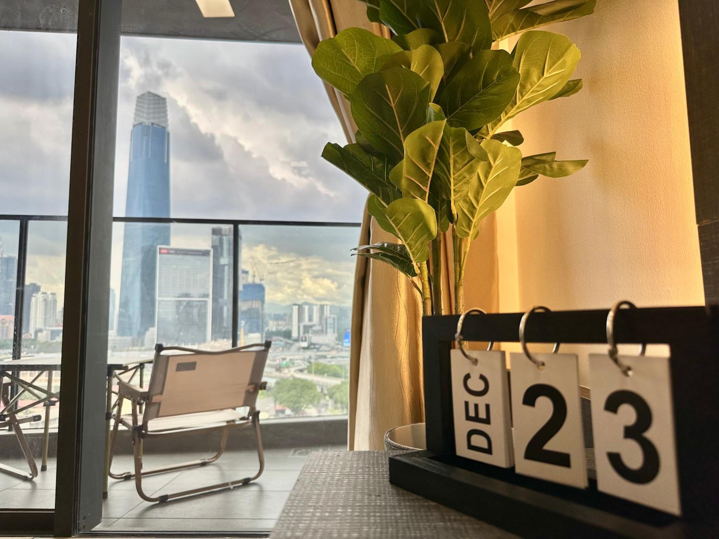 8 Pax Continew 2R2B Premium Amenities 10mins to KLCC TRX