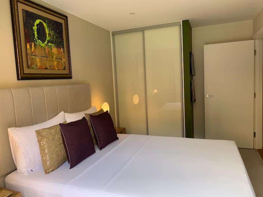 Modern and stylish 1 Bedroom apartment in London view 4