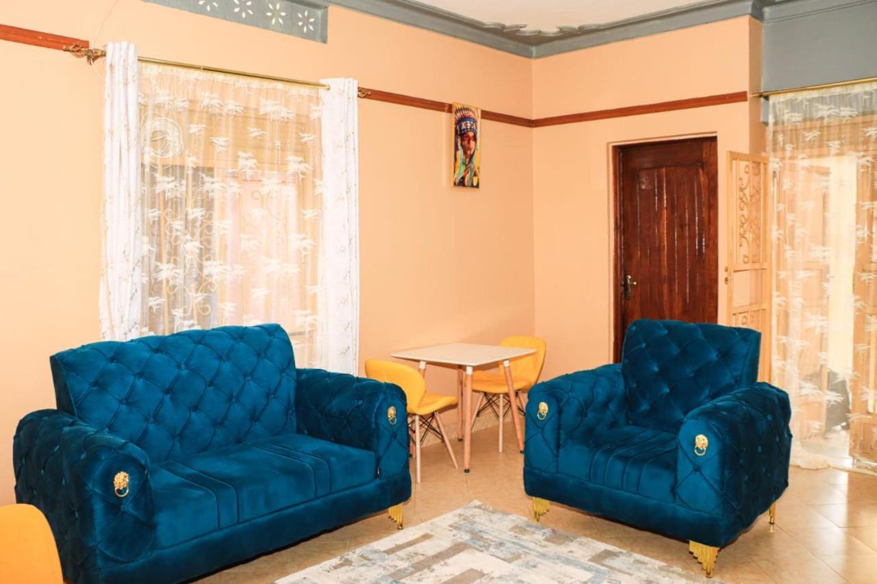 queen's luxury apartment view 2