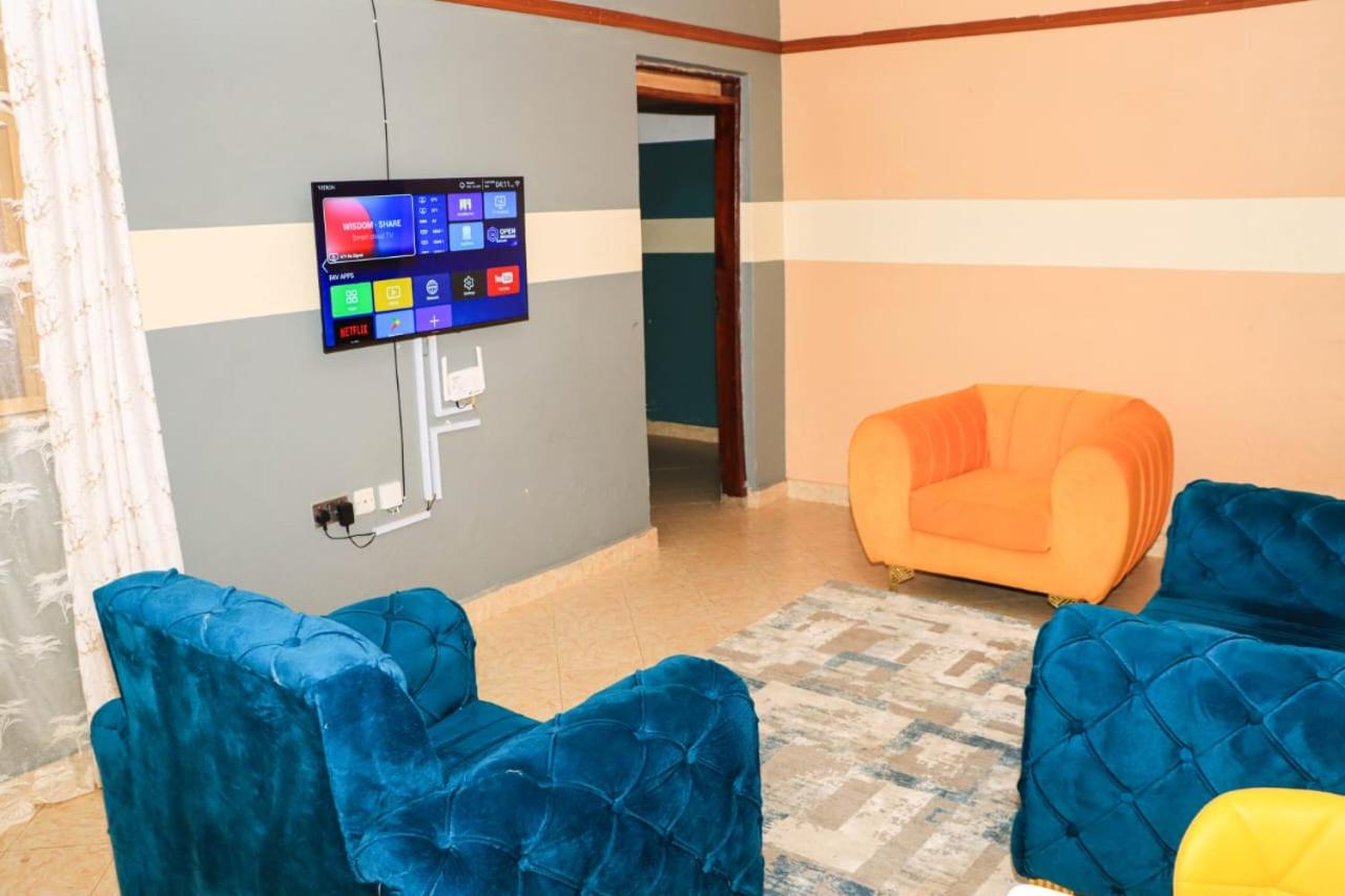 queen's luxury apartment view 5