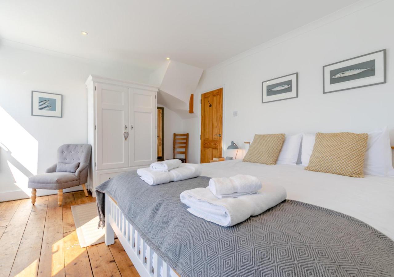 2 Bed in Porthleven oc-suffol