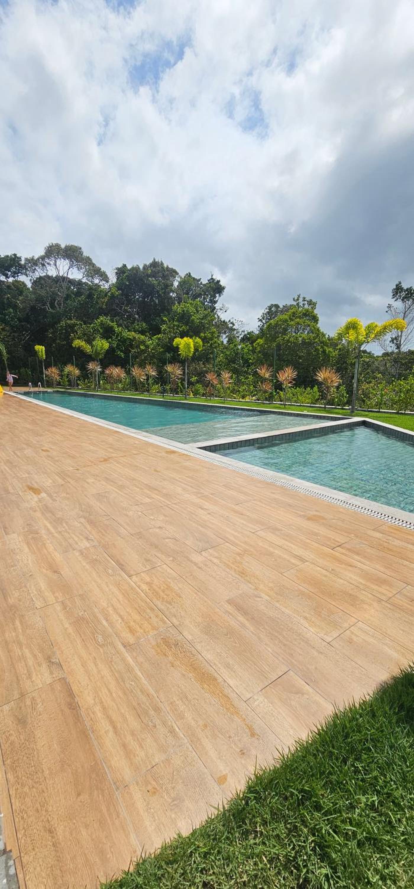 Apto em condominio com piscina