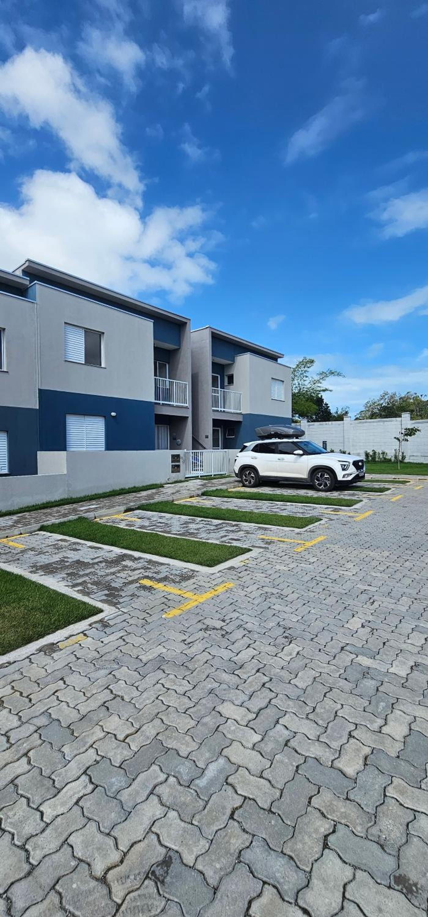 Apto em condominio com piscina